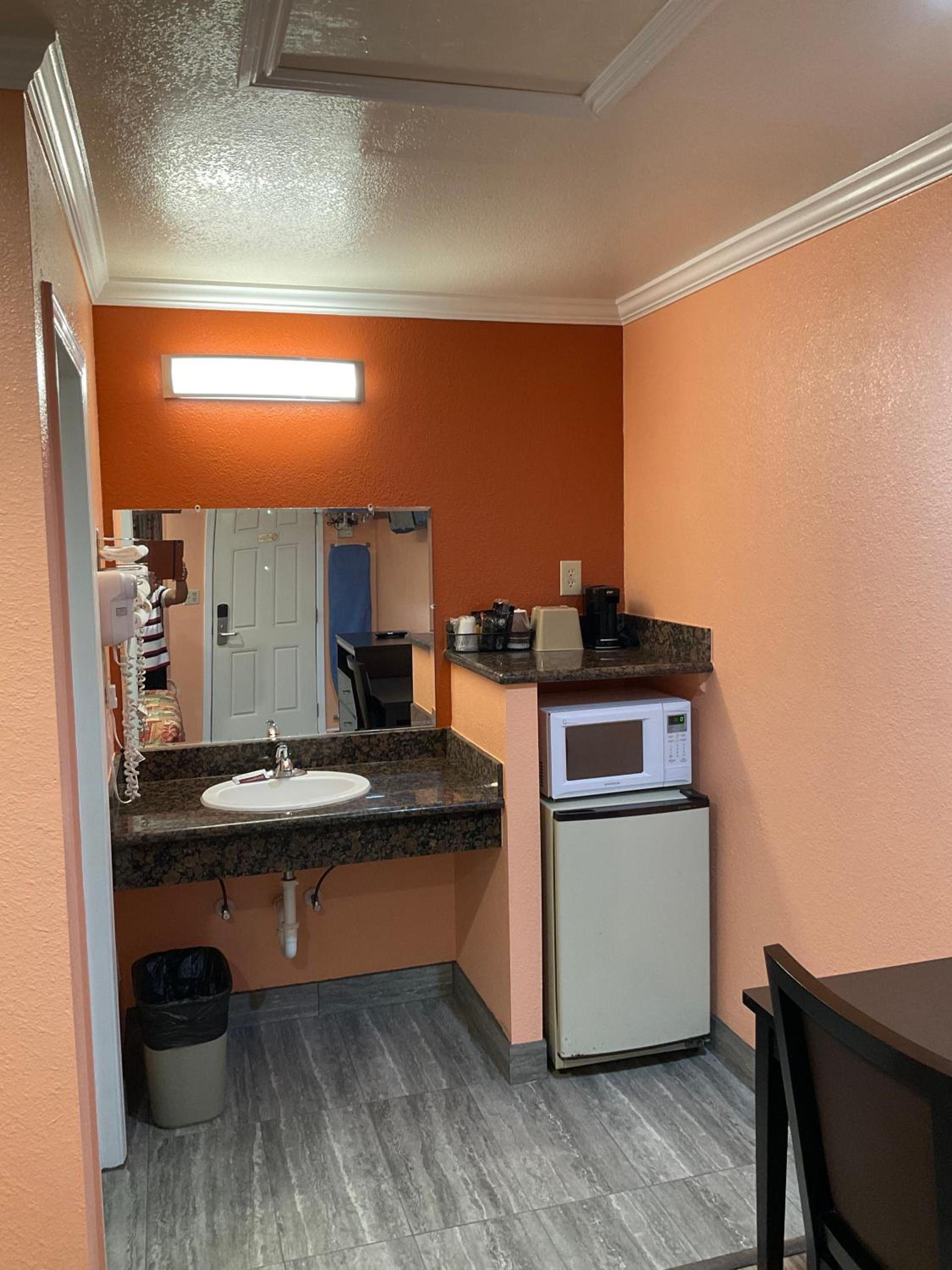Budget Motel photo 26