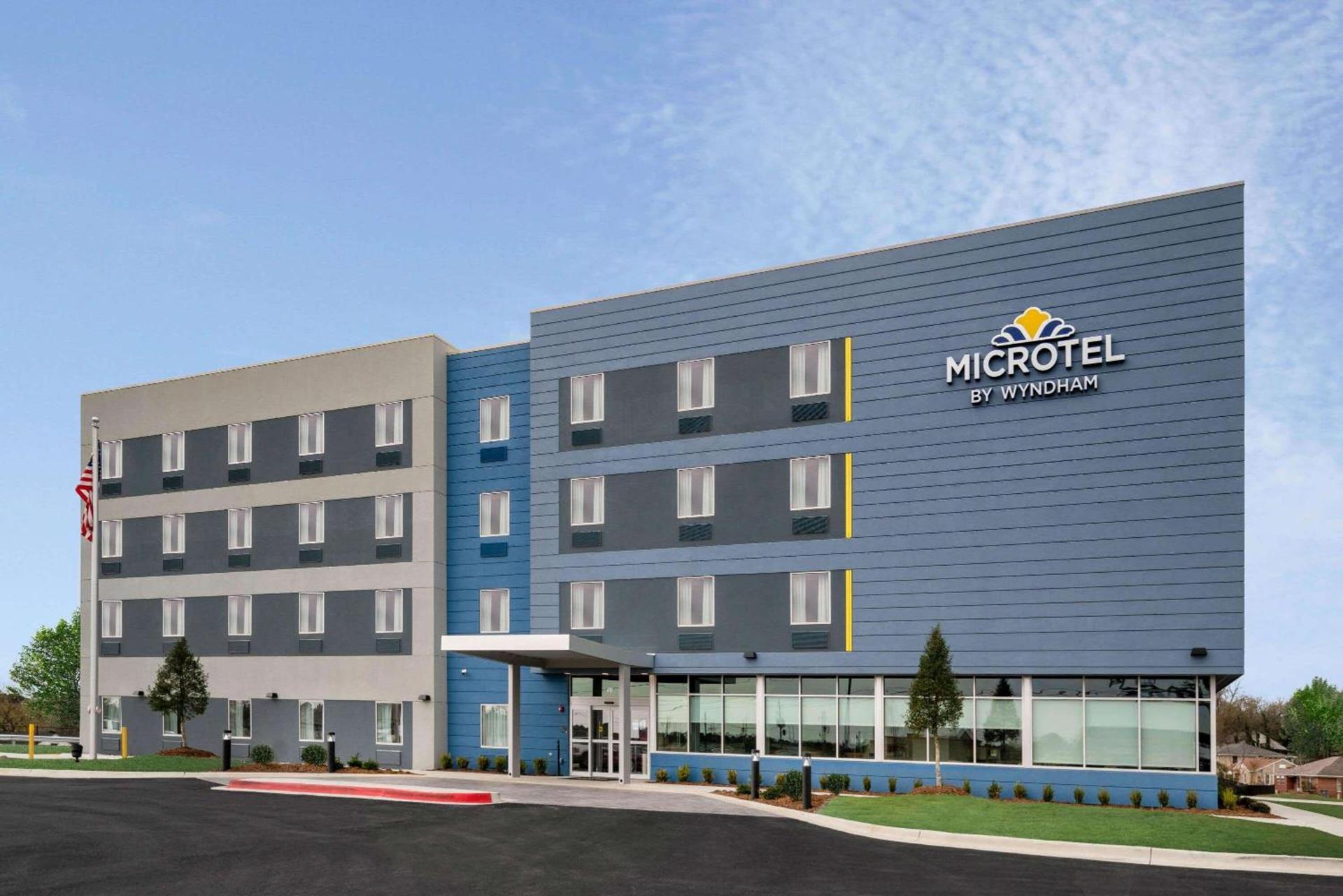 Microtel Inn & Suites by Wyndham Hot Springs — hotel in Hot Springs