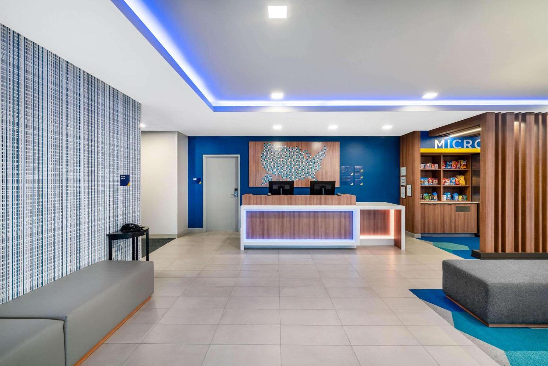 Microtel Inn & Suites by Wyndham Hot Springs photo 4