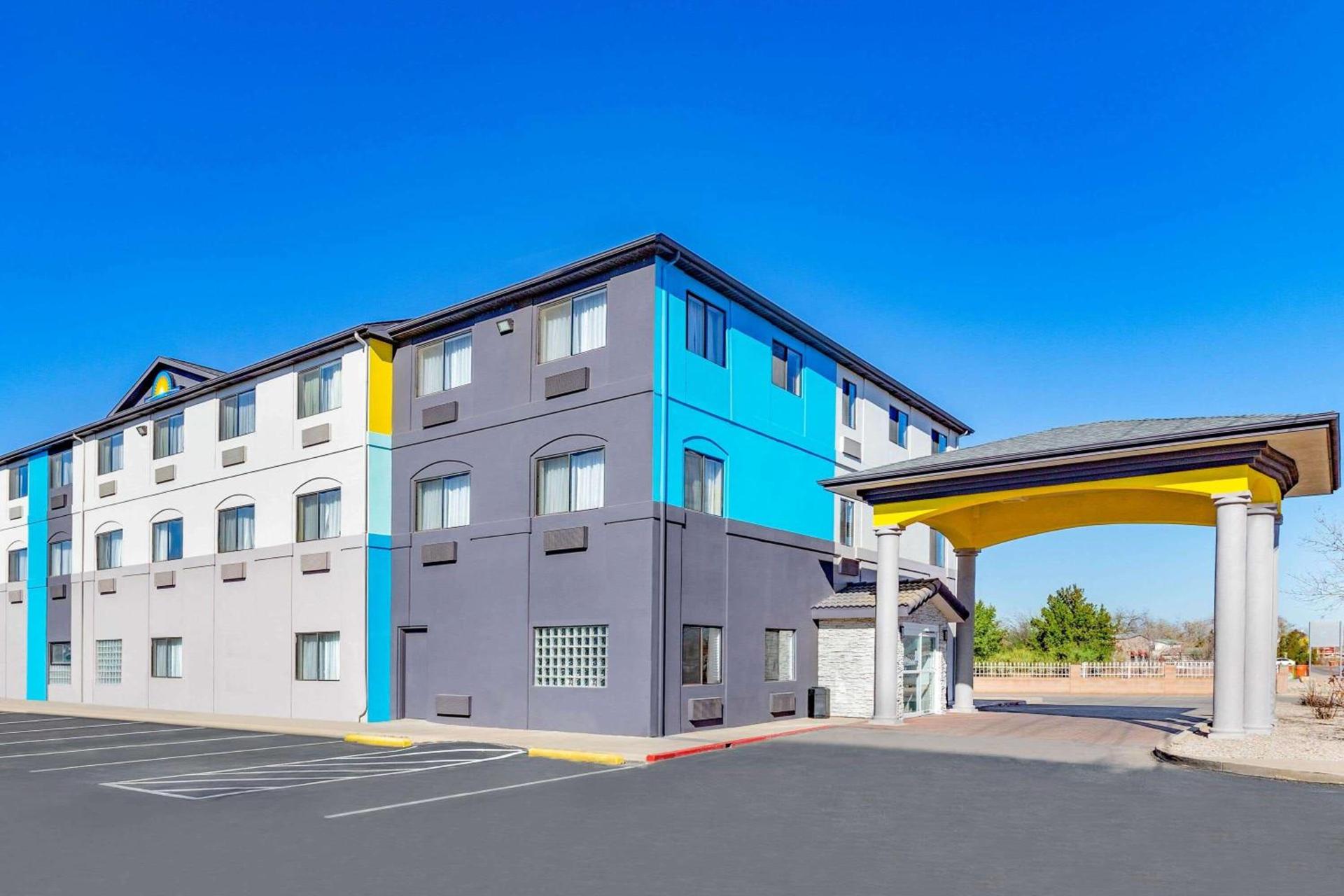 Days Inn by Wyndham Bernalillo photo 2