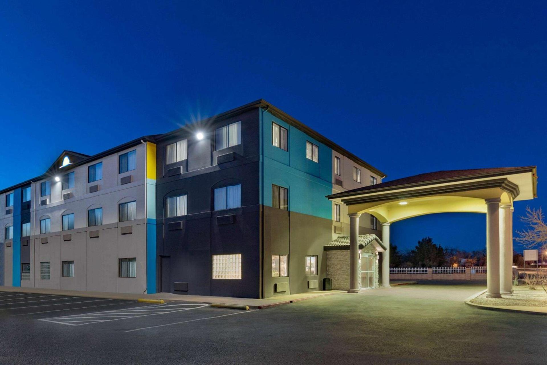Days Inn by Wyndham Bernalillo photo 3