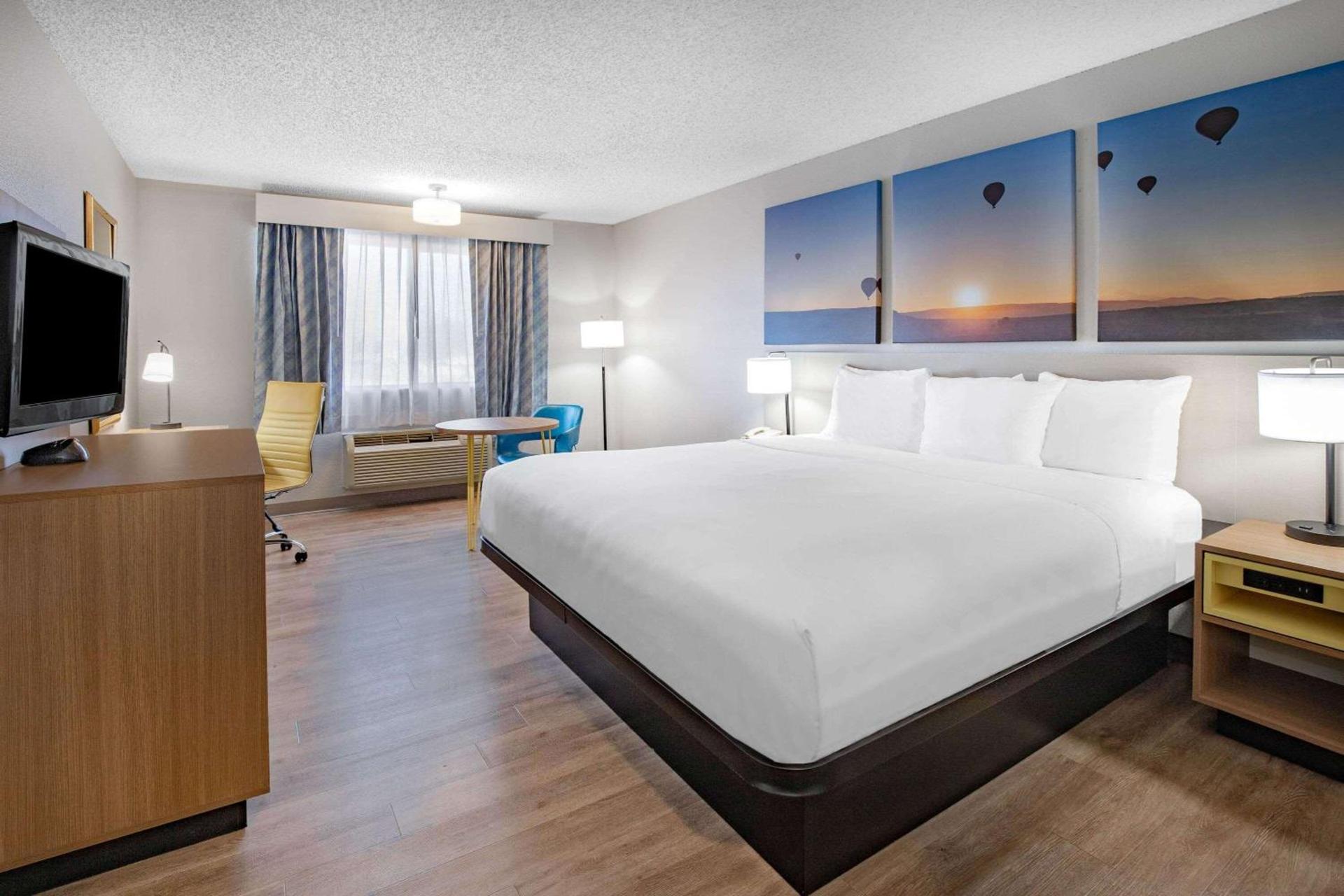 Days Inn by Wyndham Bernalillo photo 5
