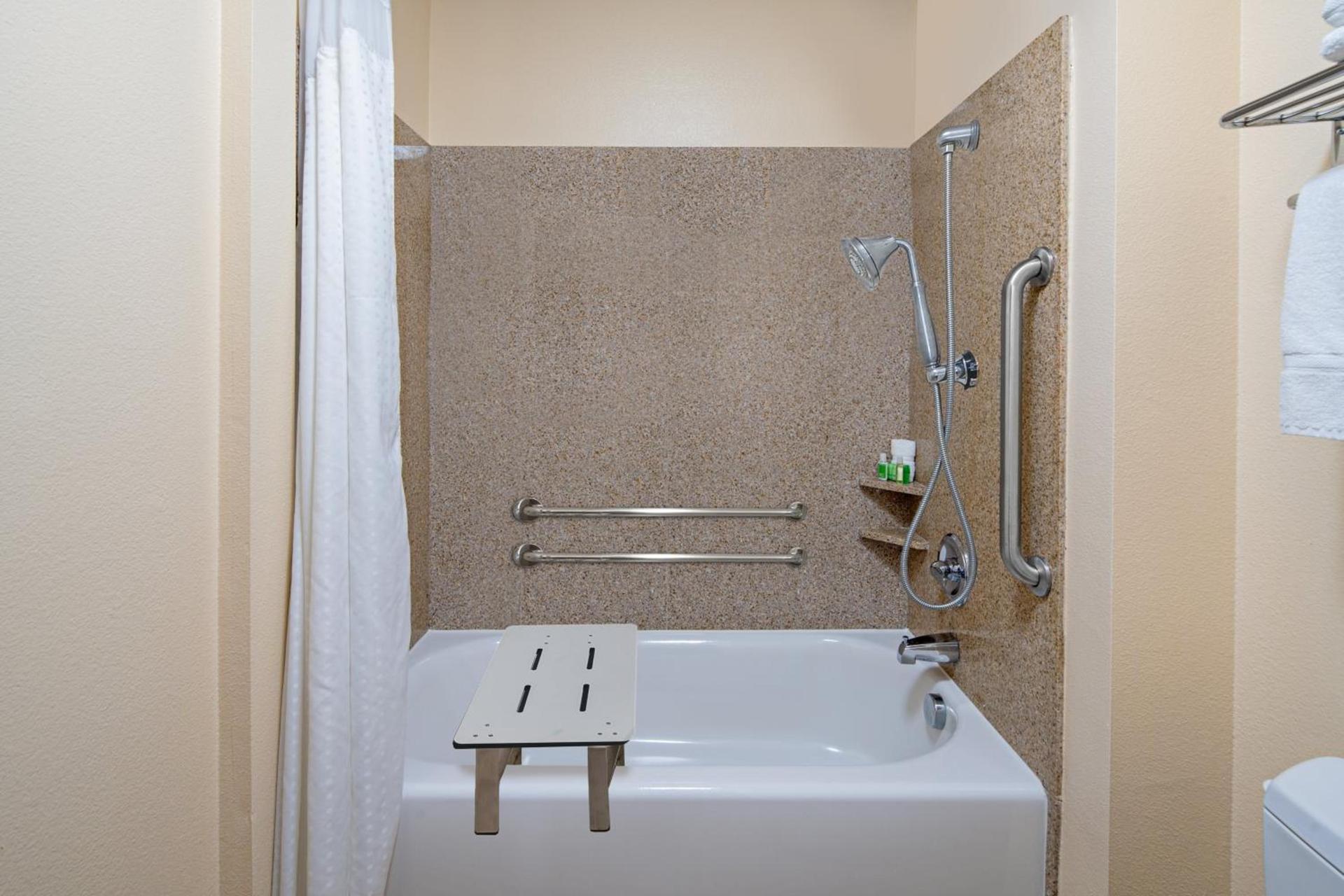 Holiday Inn Oceanside Marina Camp Pendleton by IHG photo 31