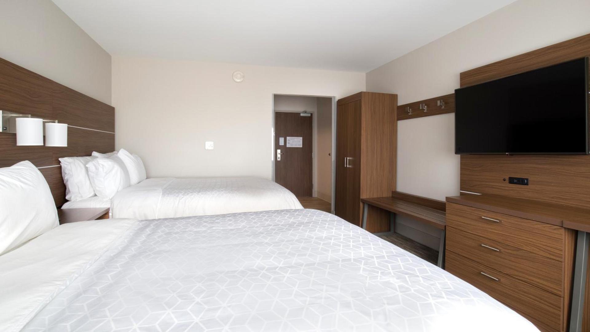 Holiday Inn Express & Suites Racine by IHG photo 2