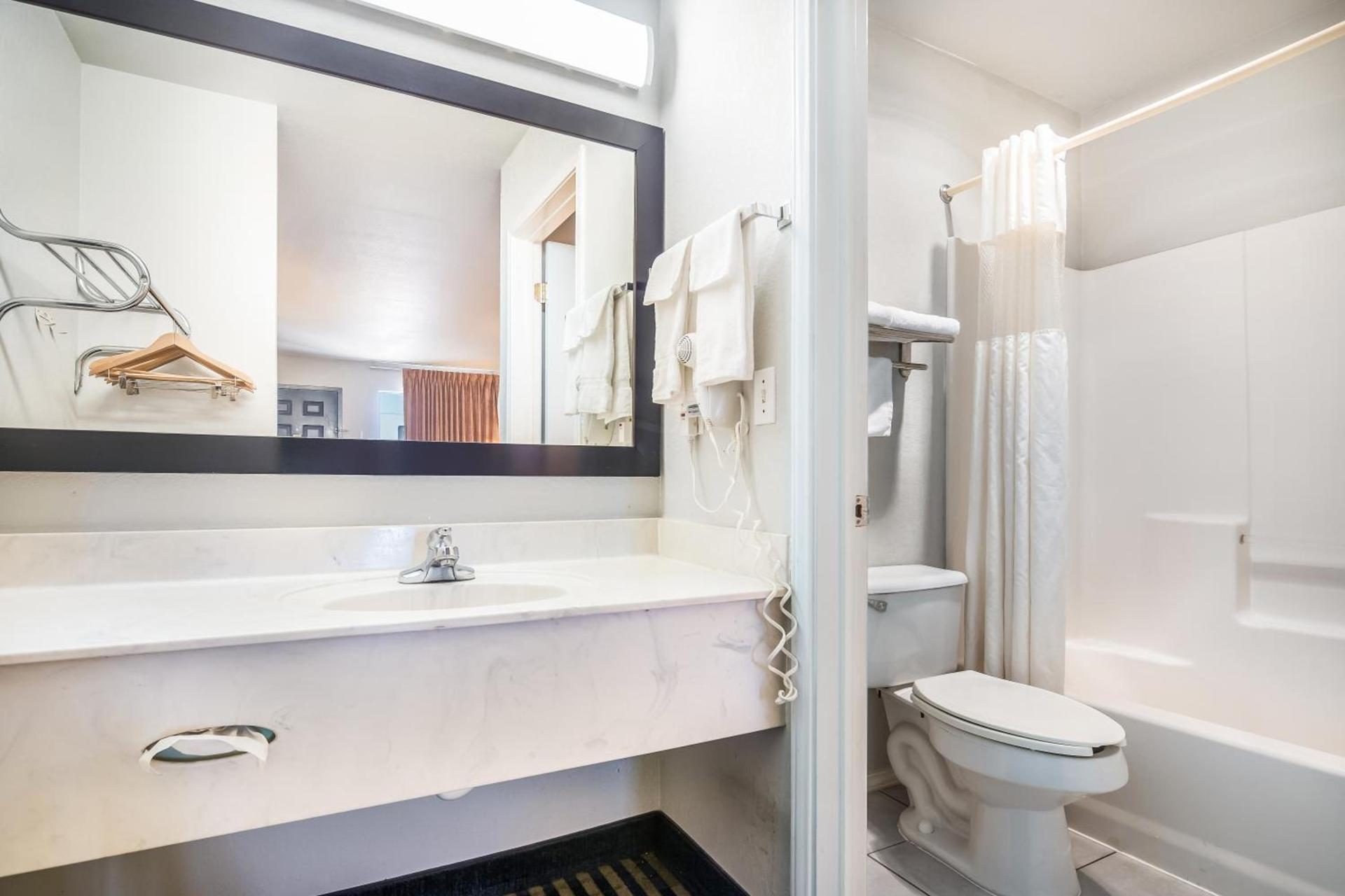 Americas Best Value Inn New Braunfels photo 9