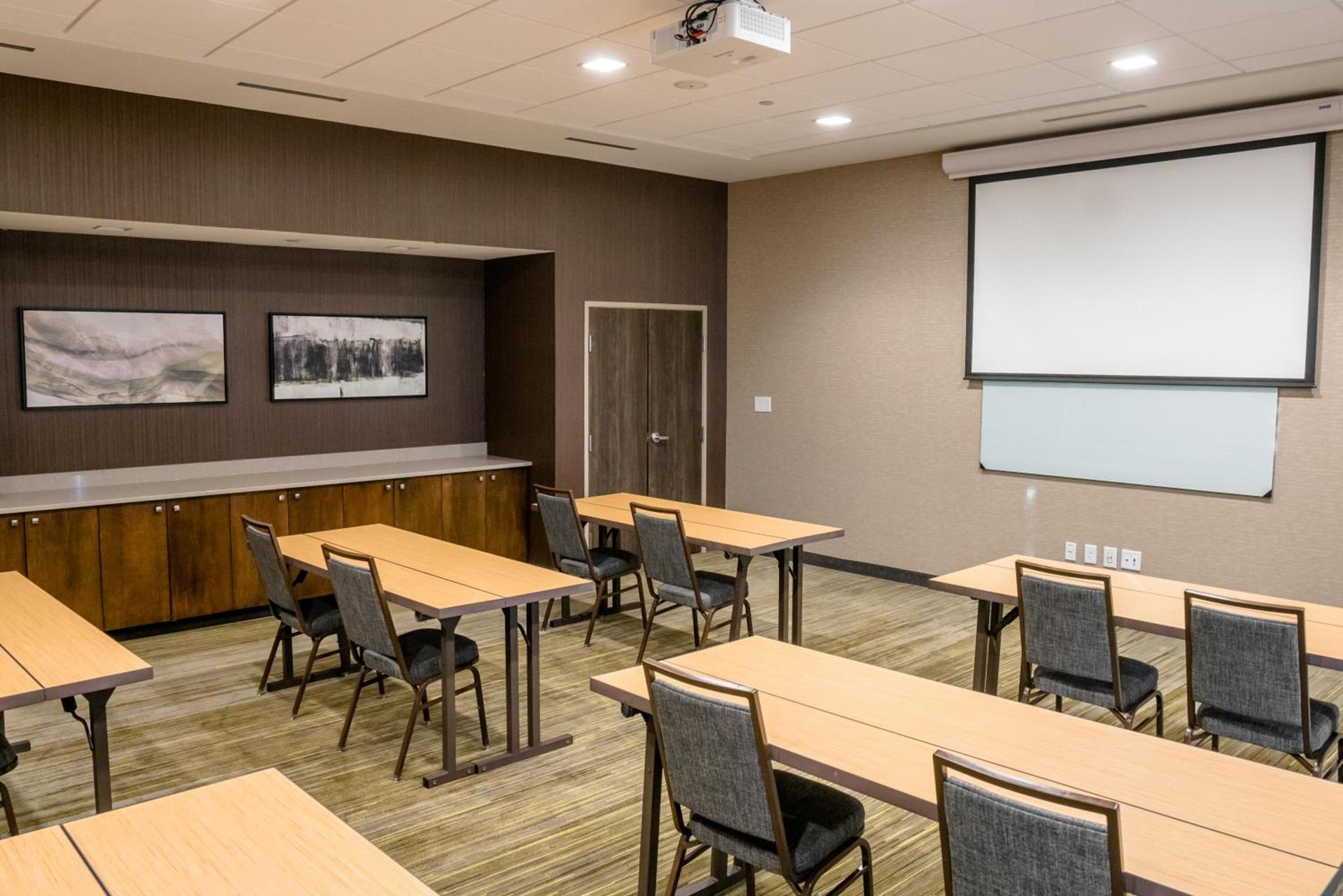 Courtyard by Marriott Fargo photo 23