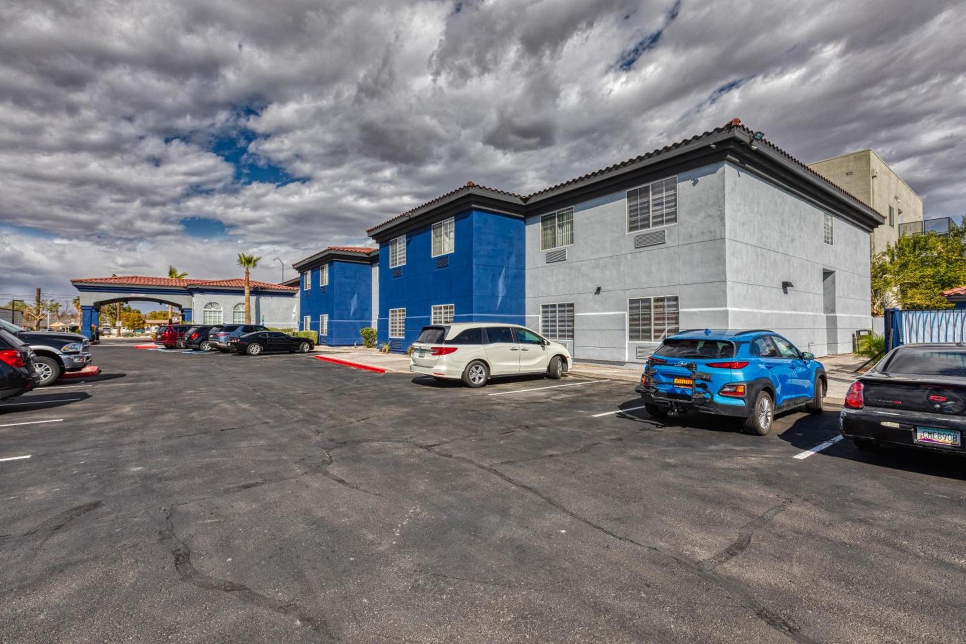 The Azure Hotel — hotel in Mesa