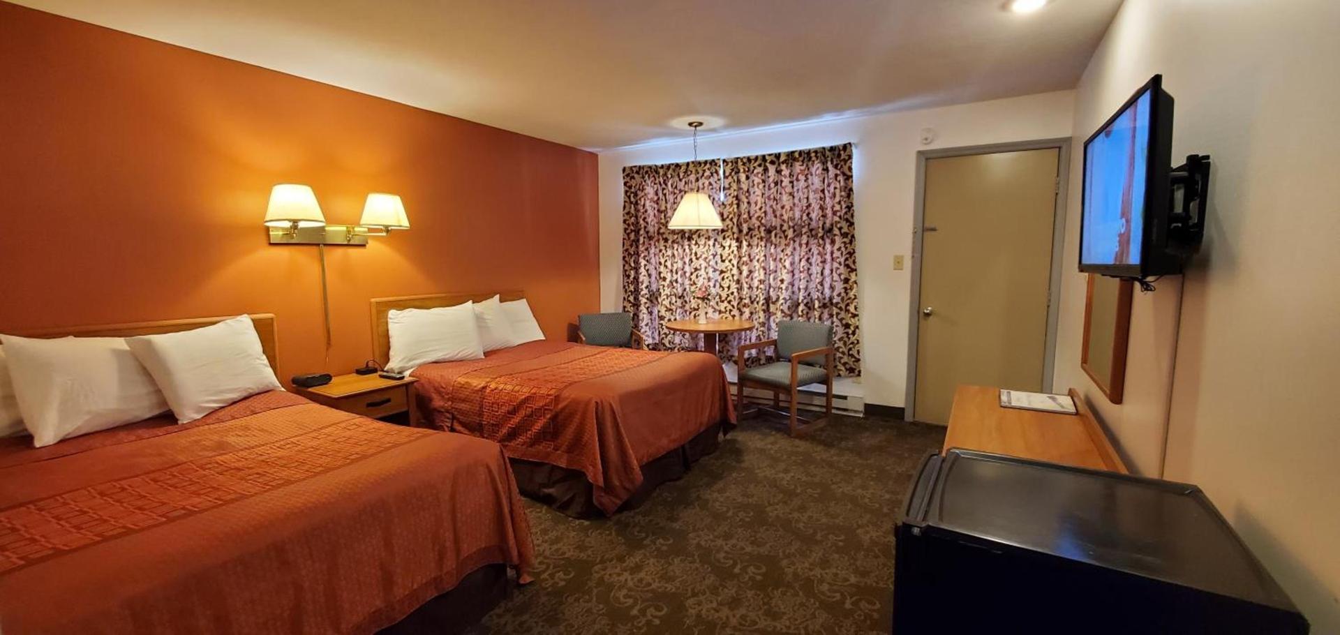 Pinebrook Motel photo 64