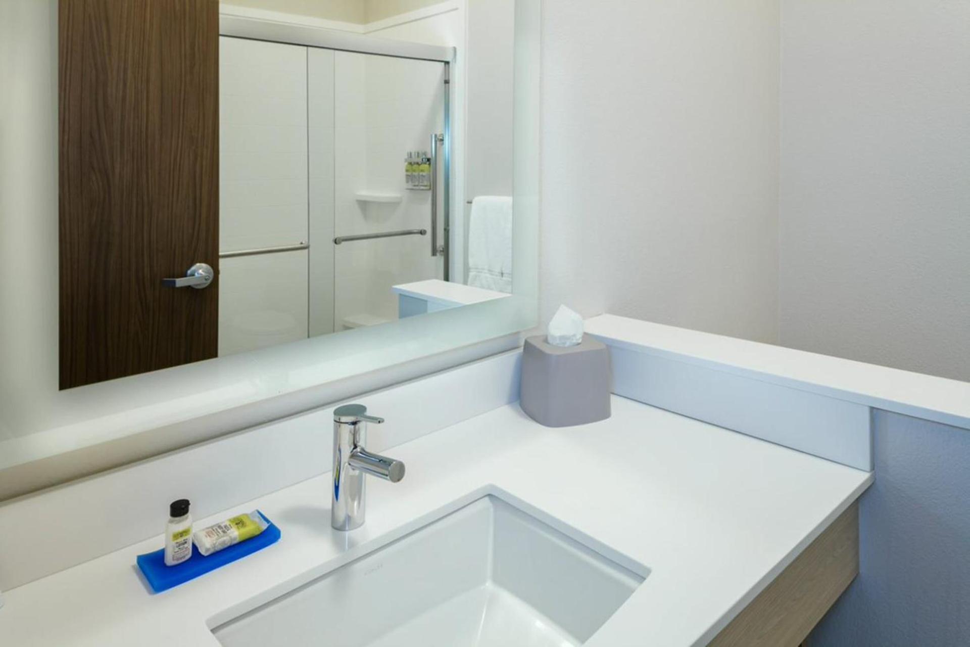 Holiday Inn Express & Suites - Medford by IHG photo 34