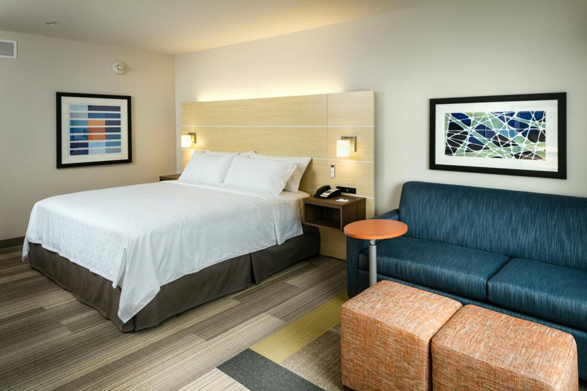 Holiday Inn Express & Suites - Medford by IHG photo 42