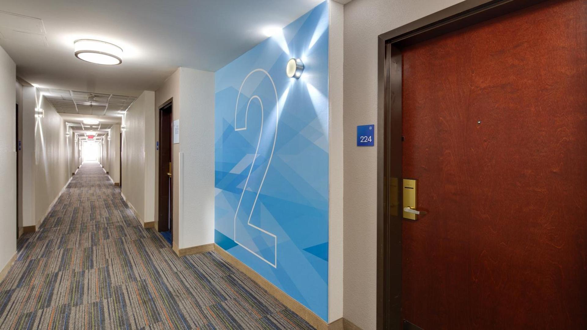 Holiday Inn Express & Suites Detroit - Farmington Hills by IHG photo 14