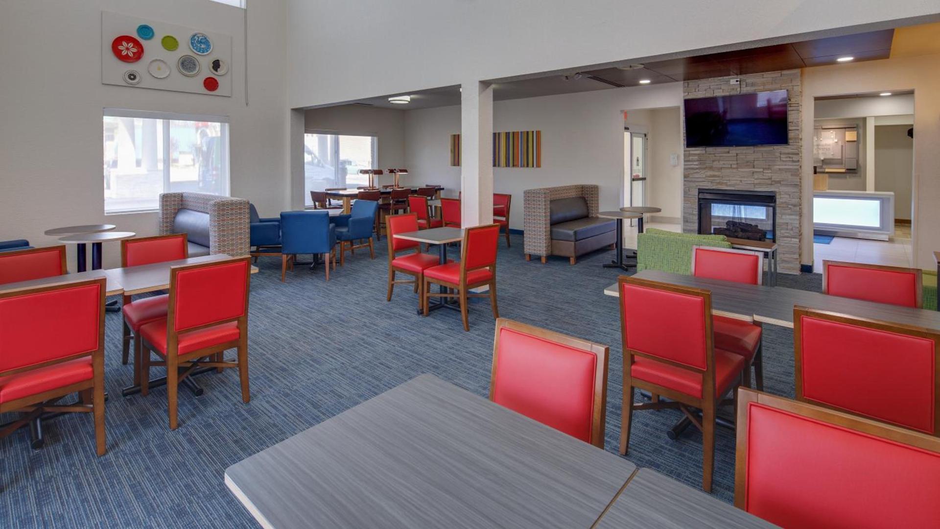 Holiday Inn Express & Suites Detroit - Farmington Hills by IHG photo 10