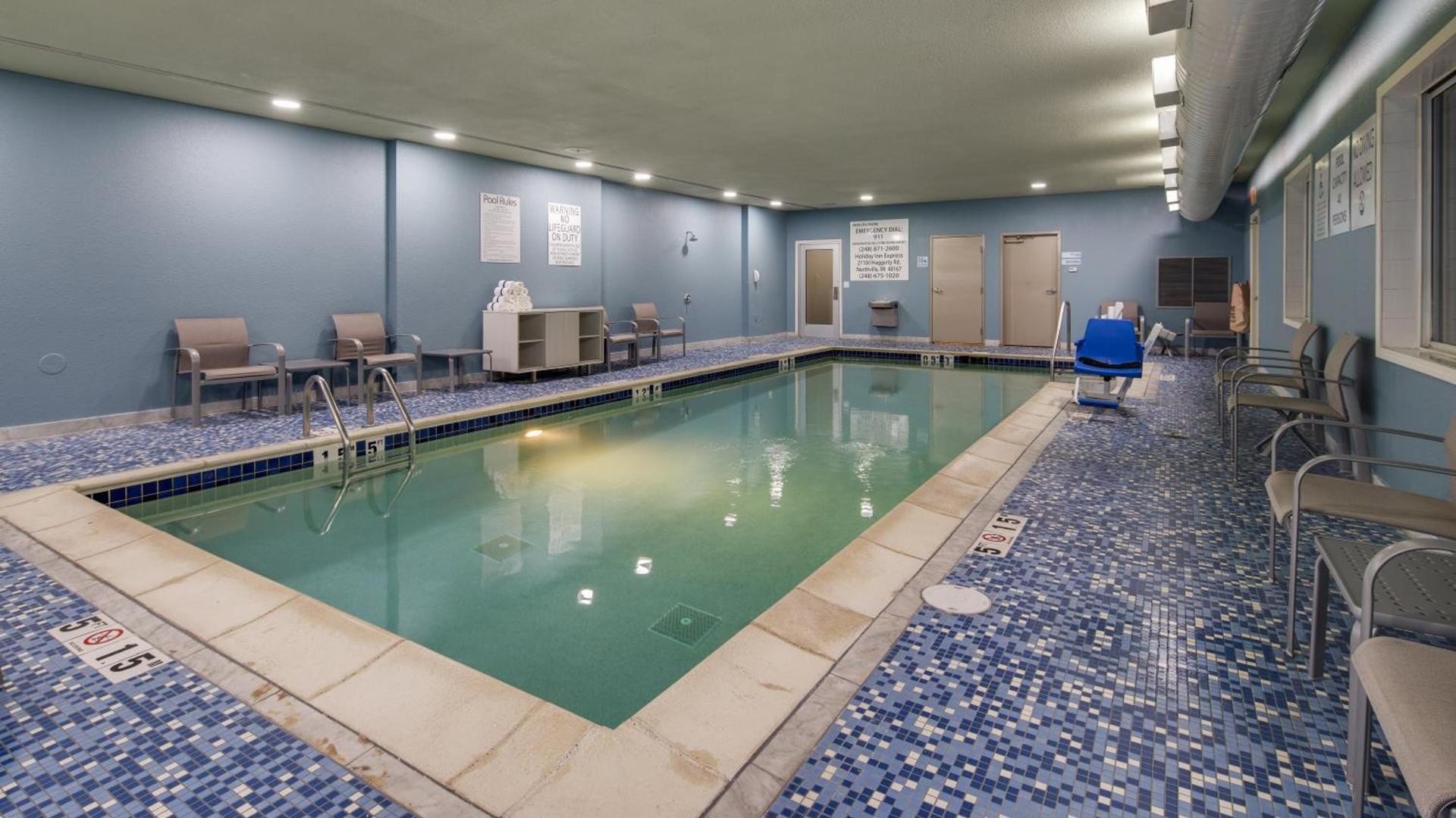 Holiday Inn Express & Suites Detroit - Farmington Hills by IHG photo 8