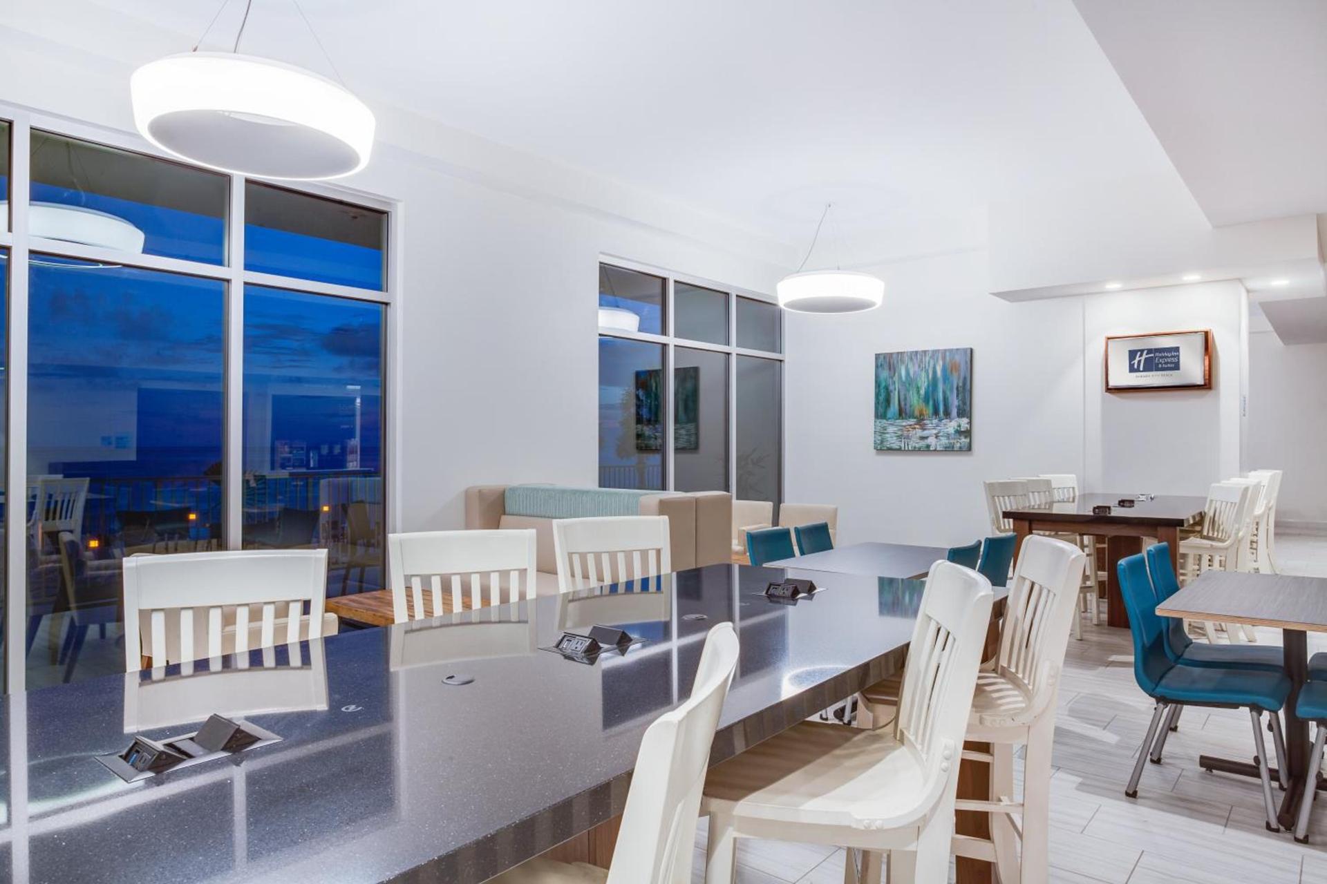 Holiday Inn Express & Suites Panama City Beach - Beachfront by IHG photo 32