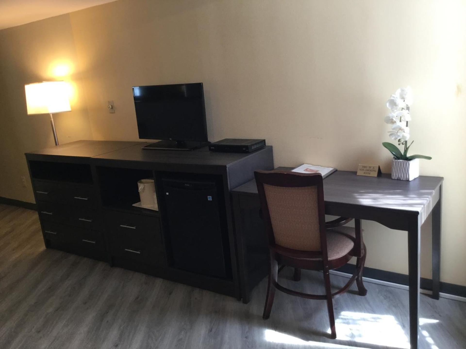 Econo Lodge Metro photo 38