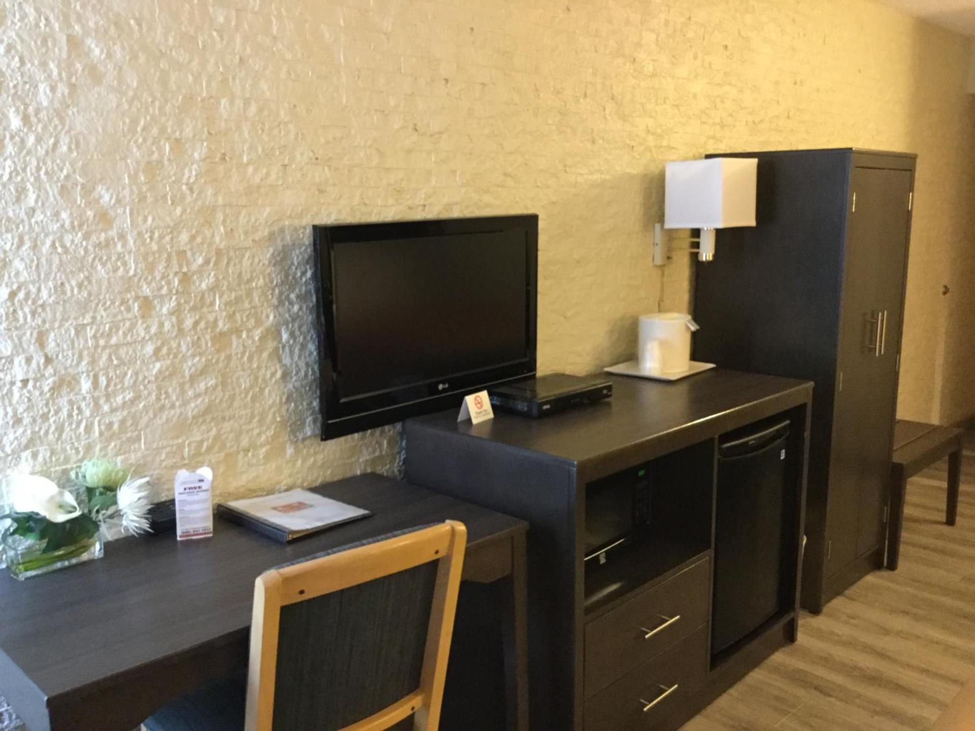 Econo Lodge Metro photo 37