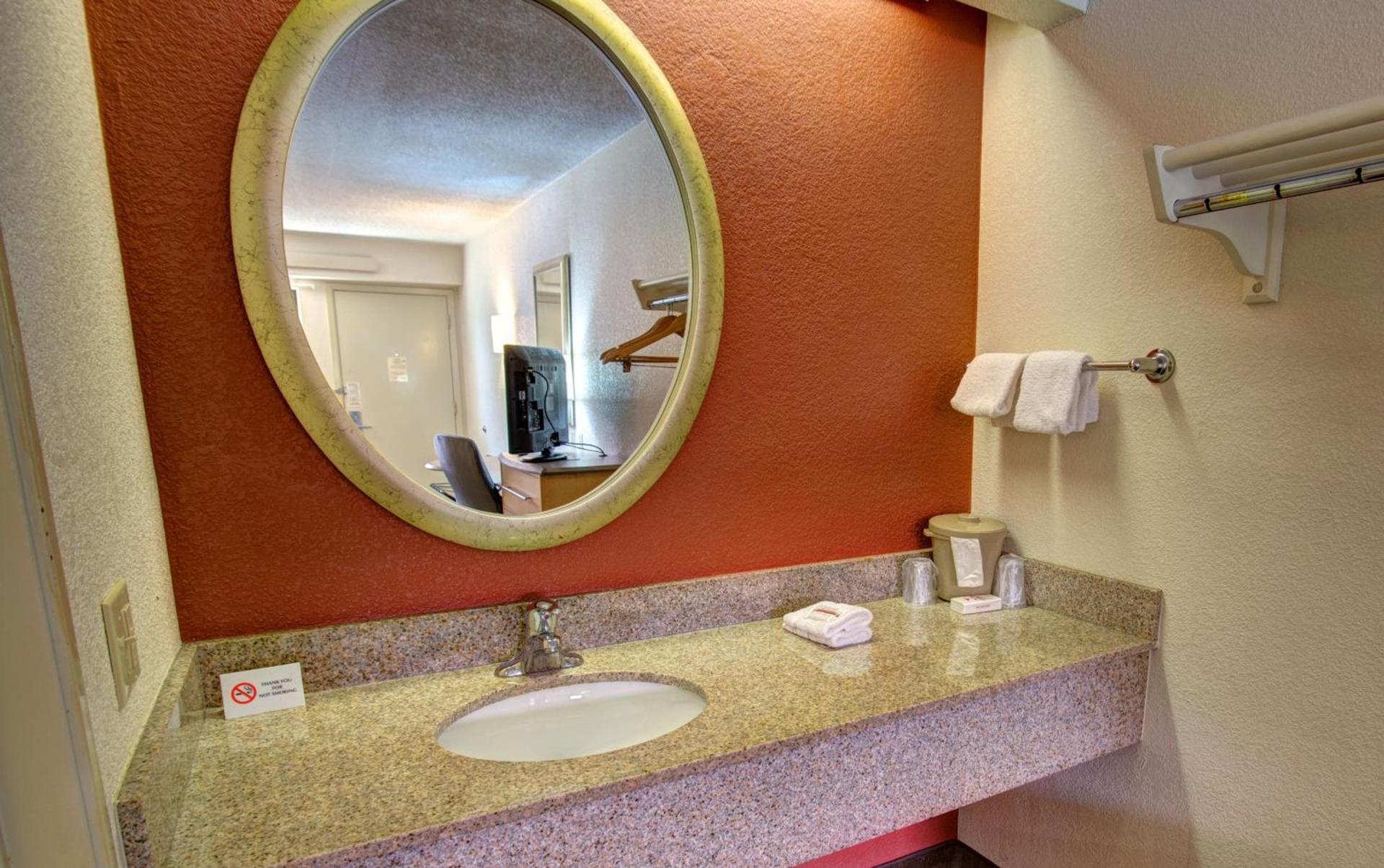 Red Roof Inn Pensacola - I-10 at Davis Highway photo 40