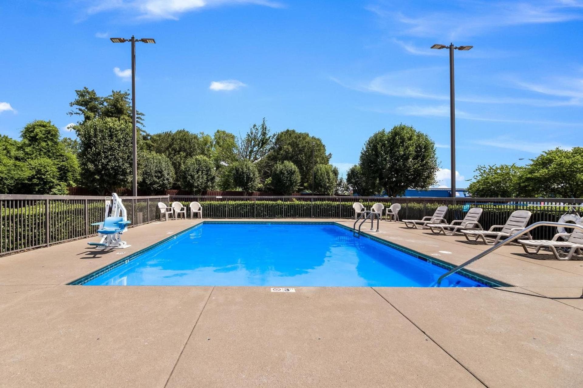 Red Roof Inn Murfreesboro photo 12