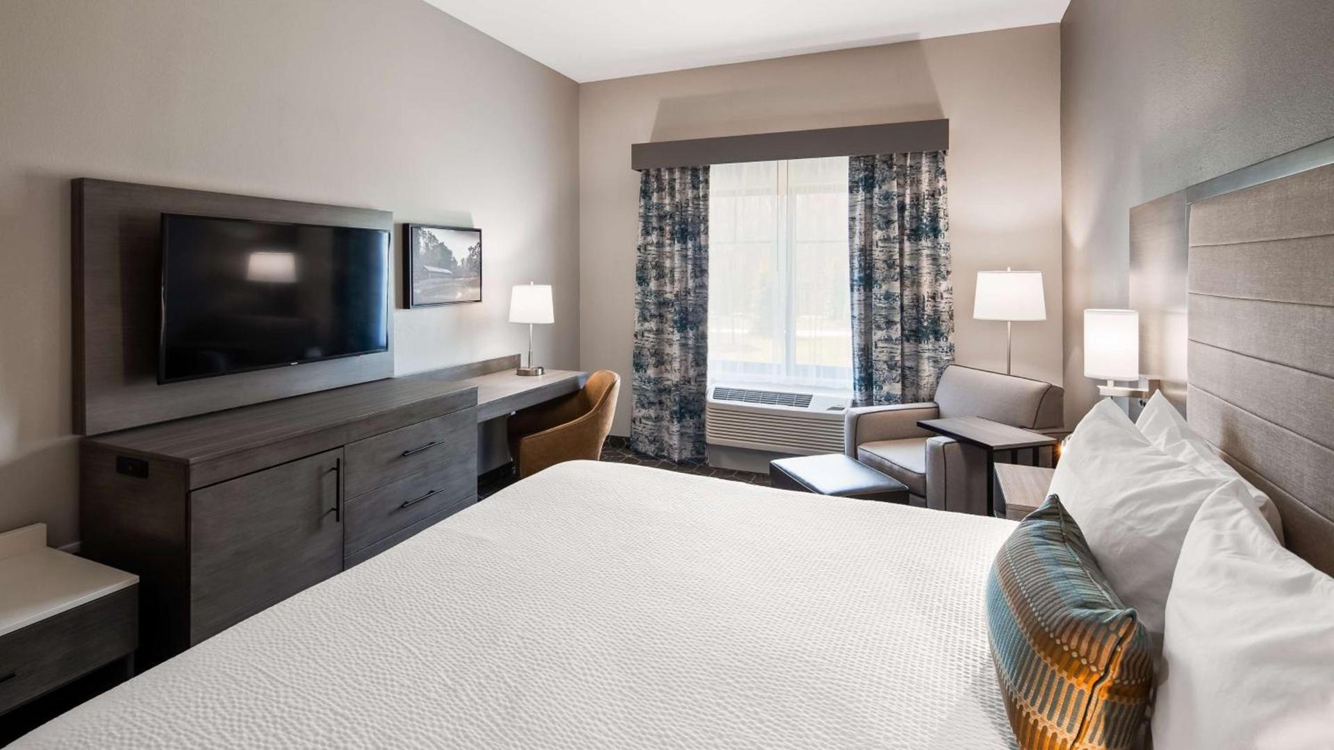 Best Western Plus Lawrenceburg photo 14