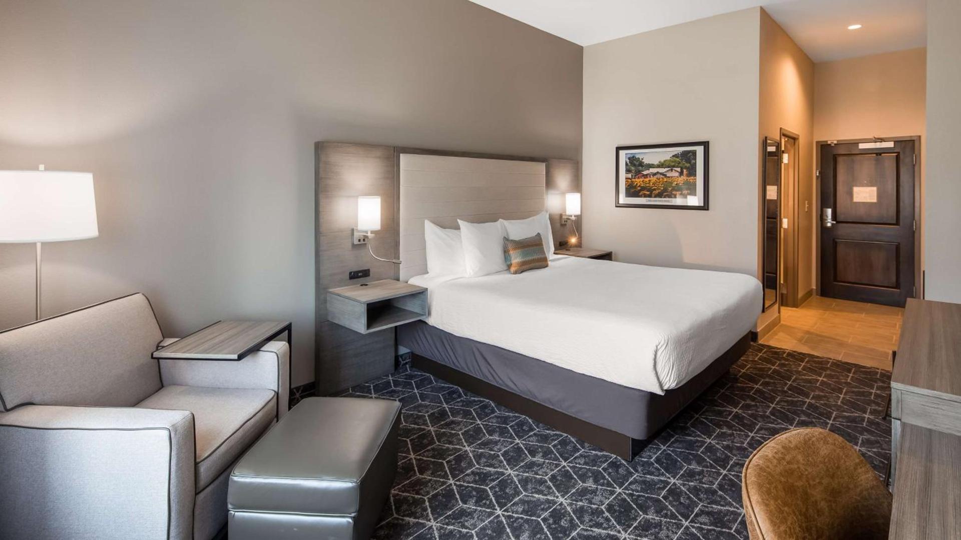Best Western Plus Lawrenceburg photo 13