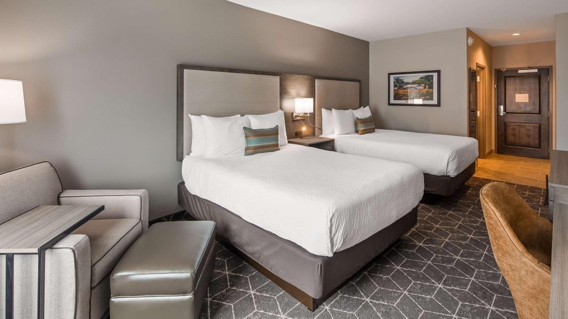 Best Western Plus Lawrenceburg photo 6