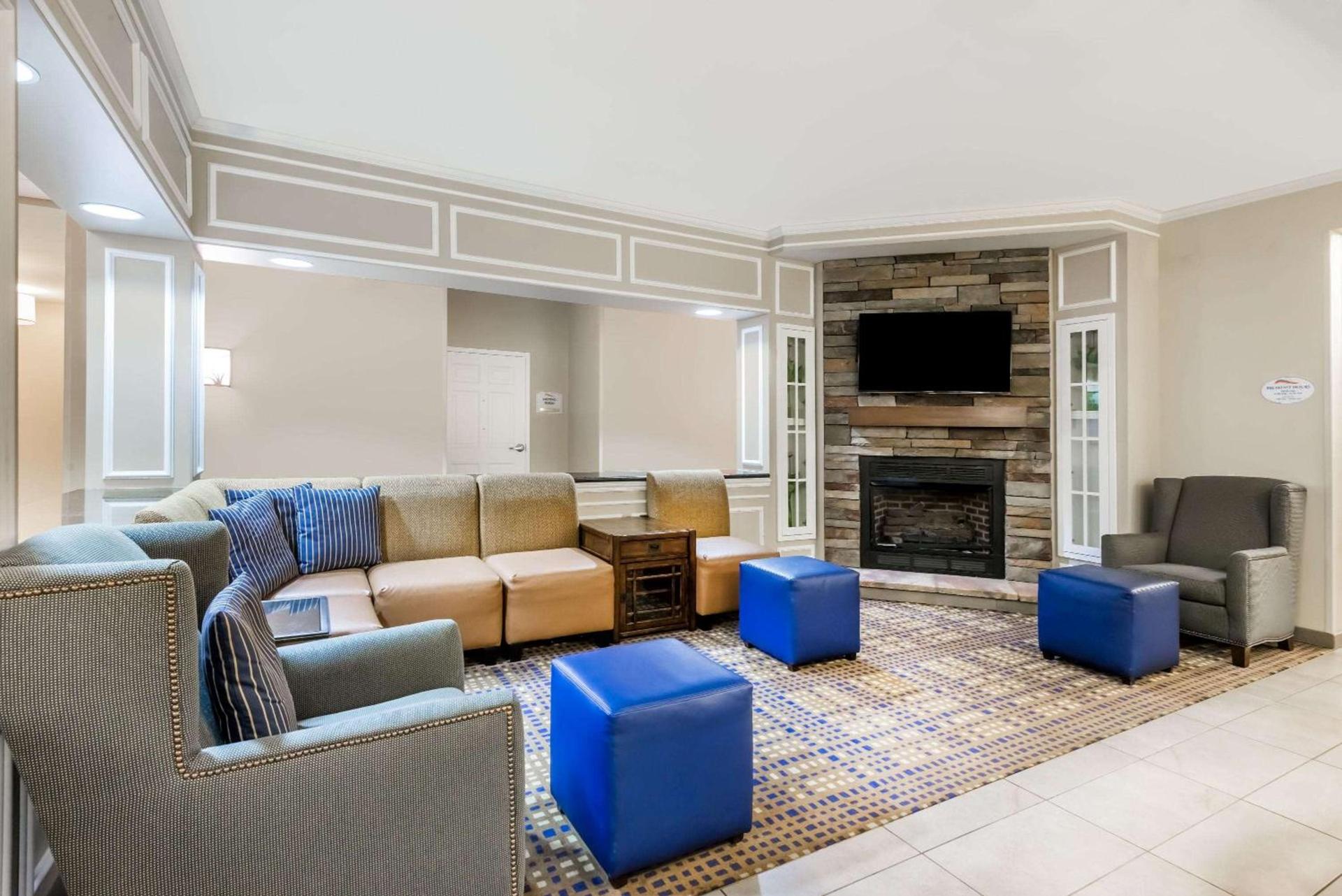 Baymont by Wyndham Erie photo 53