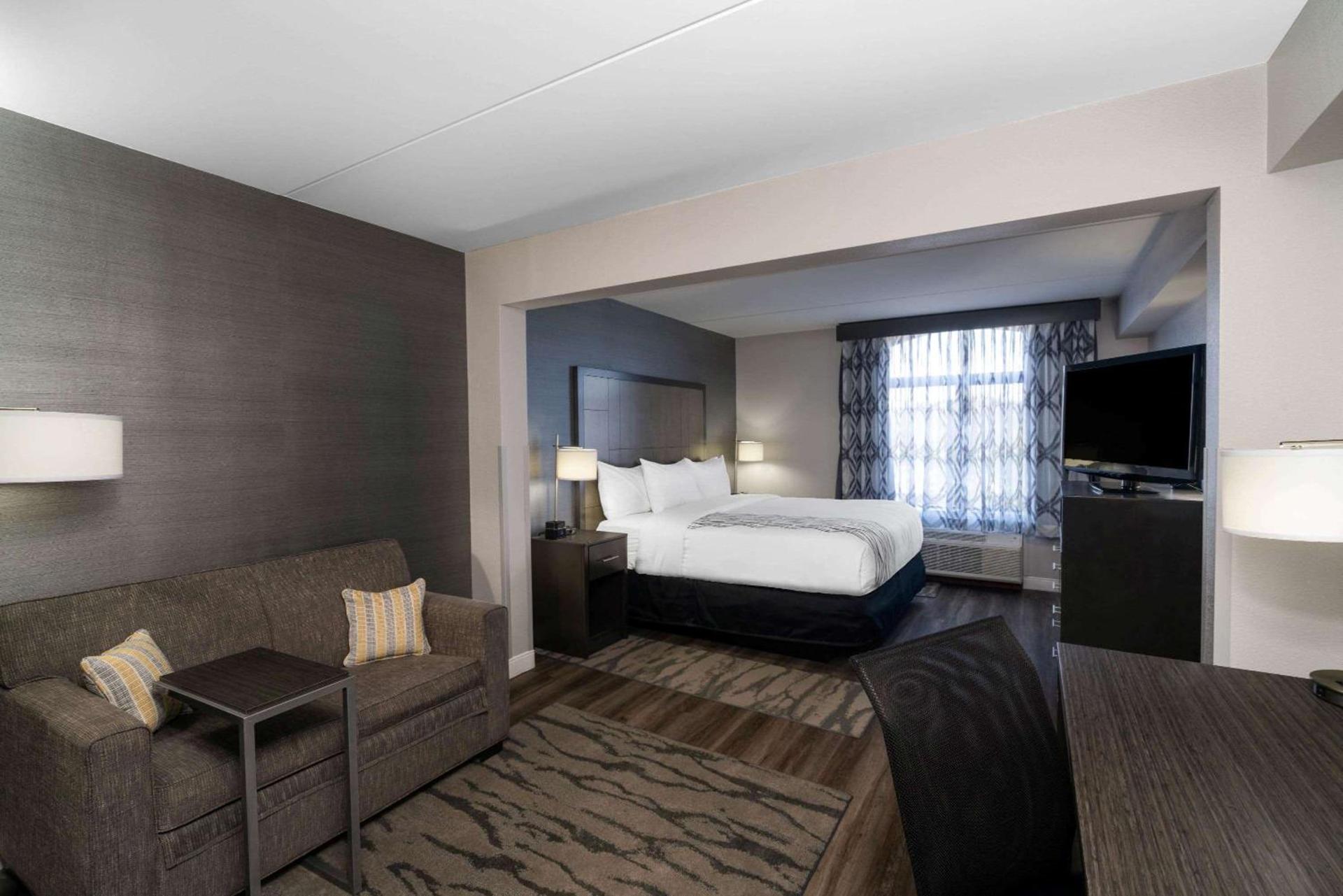 La Quinta by Wyndham Raleigh Downtown North photo 5