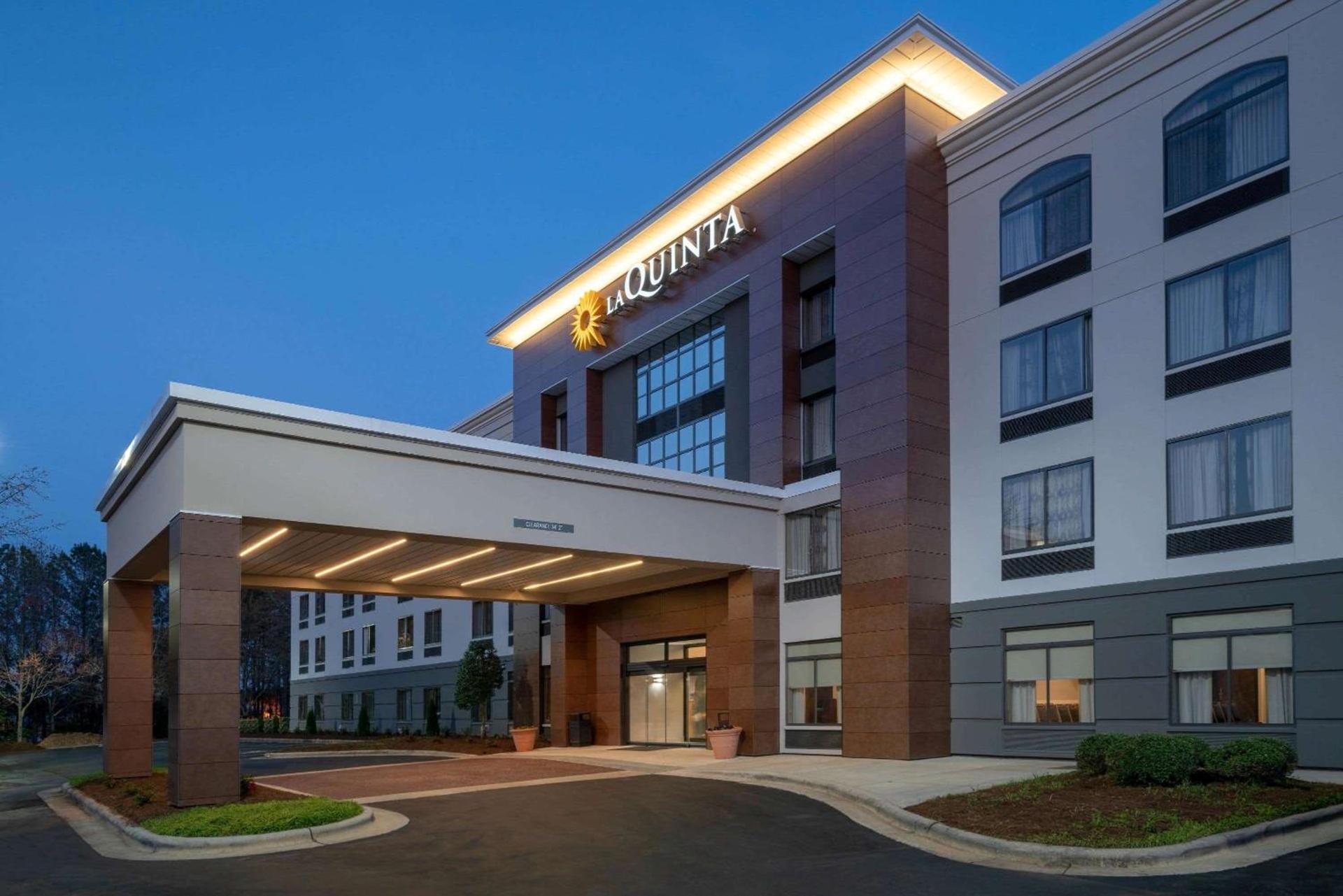 La Quinta by Wyndham Raleigh Downtown North photo 2