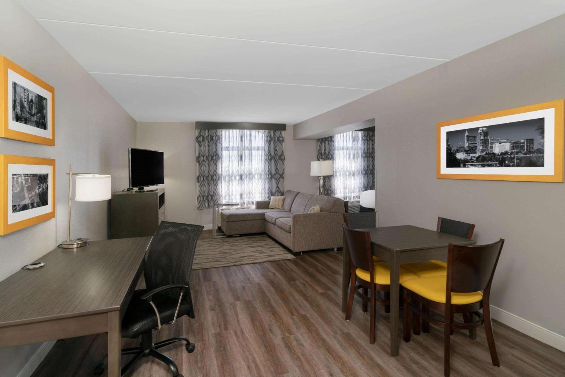 La Quinta by Wyndham Raleigh Downtown North photo 27