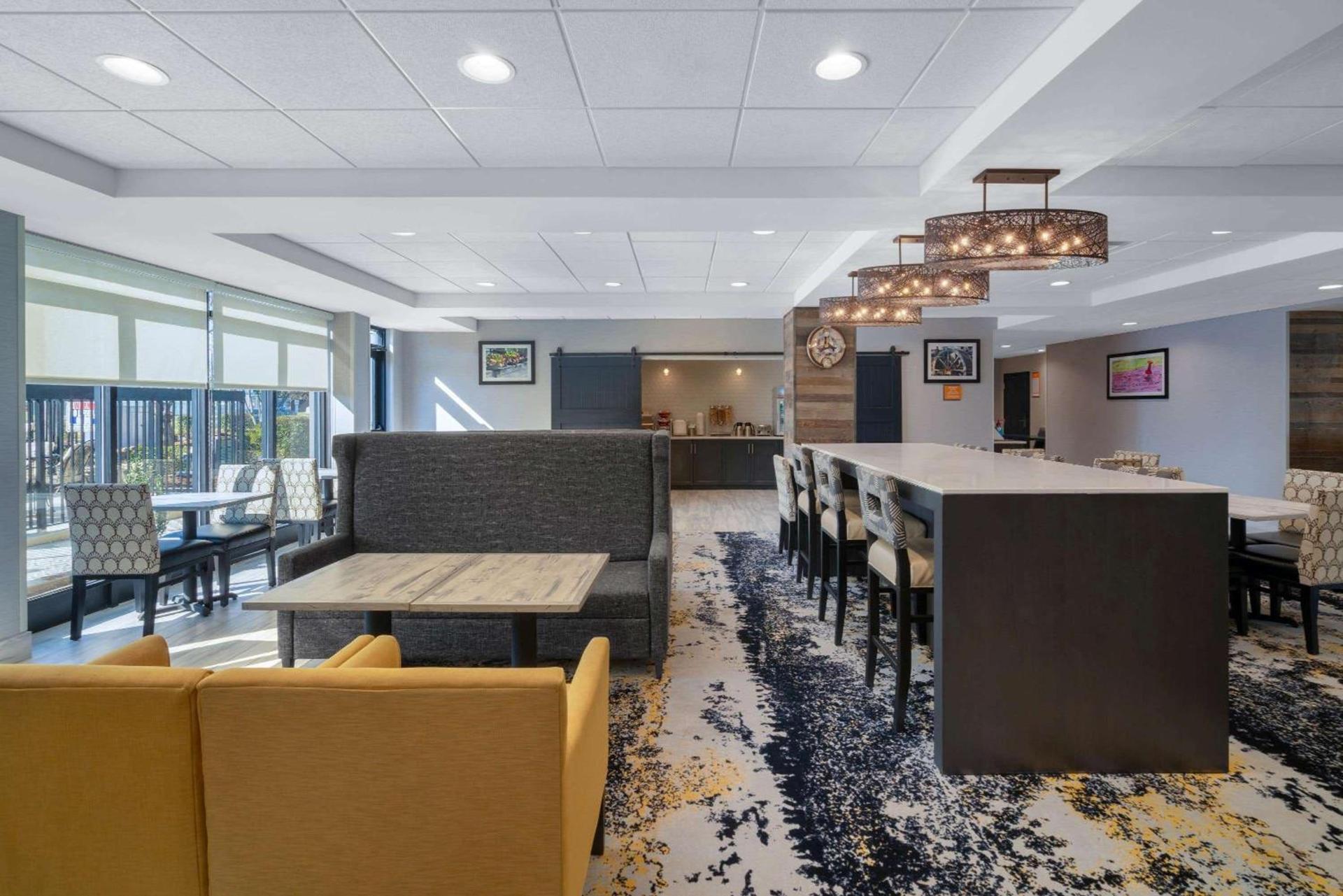 La Quinta by Wyndham Raleigh Downtown North photo 31