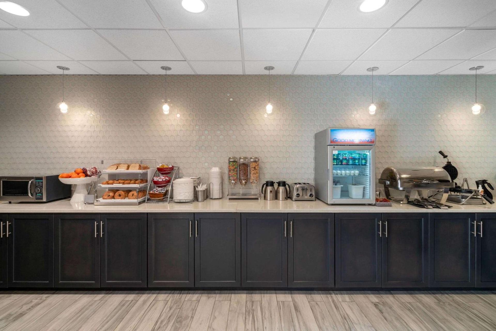 La Quinta by Wyndham Raleigh Downtown North photo 32