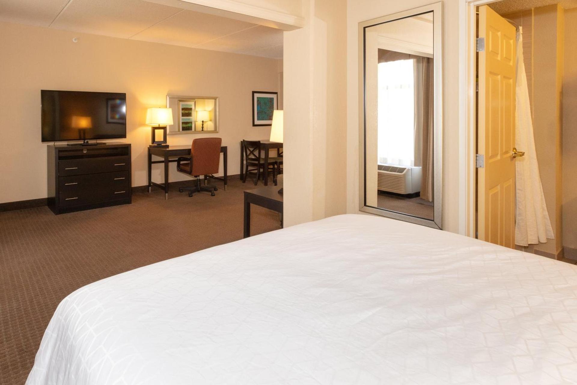 Holiday Inn Express Hotel & Suites Jacksonville Airport by IHG photo 26