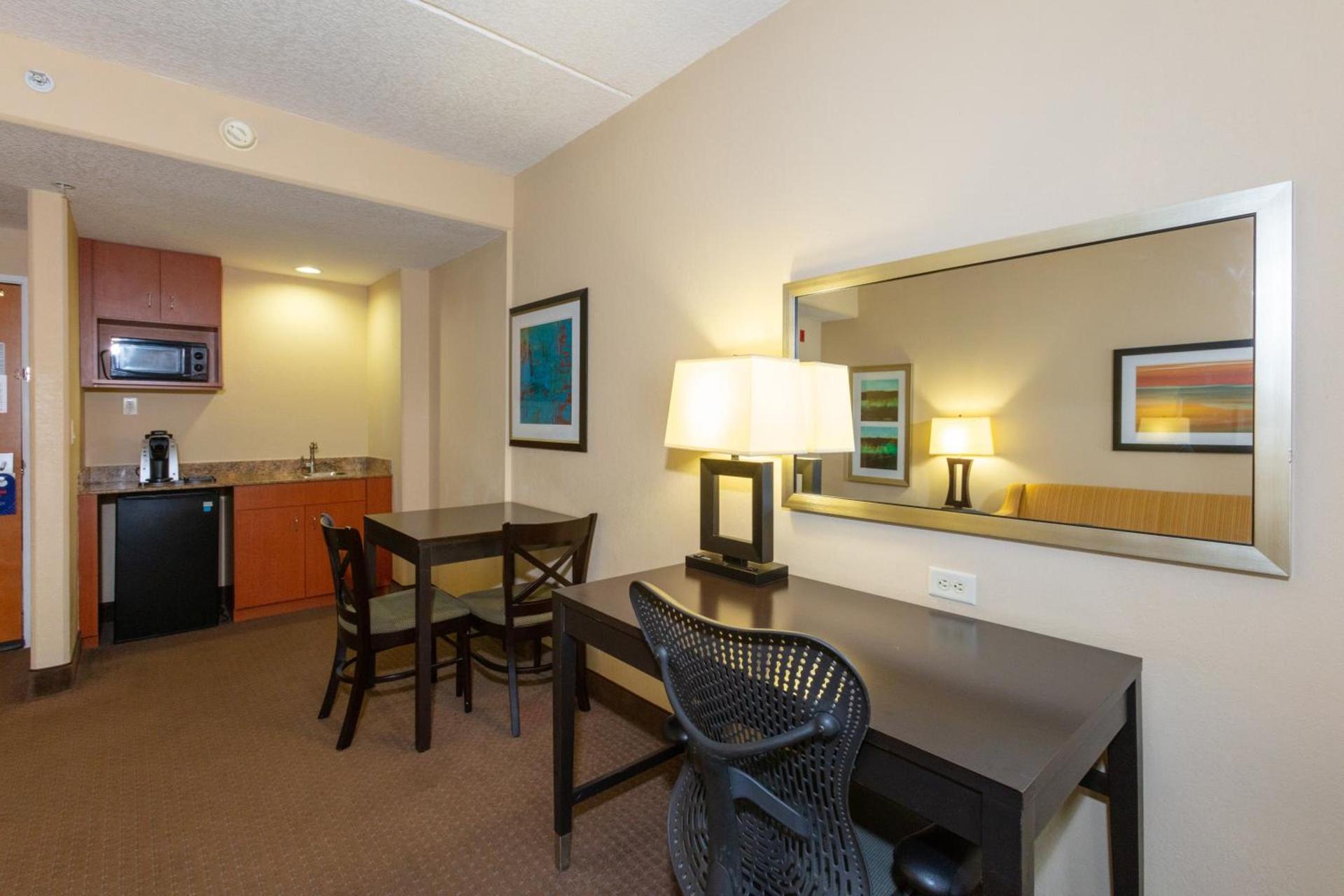 Holiday Inn Express Hotel & Suites Jacksonville Airport by IHG photo 29
