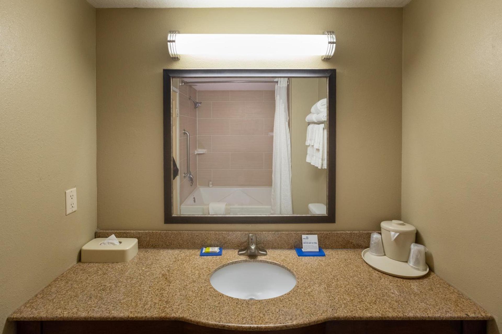 Holiday Inn Express Hotel & Suites Jacksonville Airport by IHG photo 19