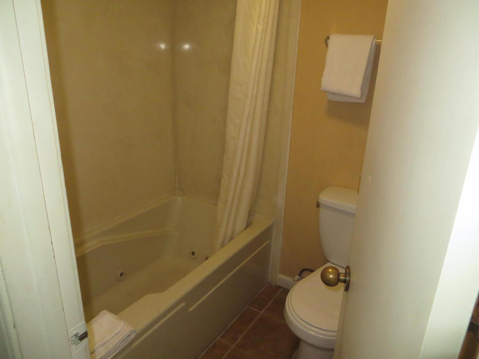 Executive Inn Wichita photo 8
