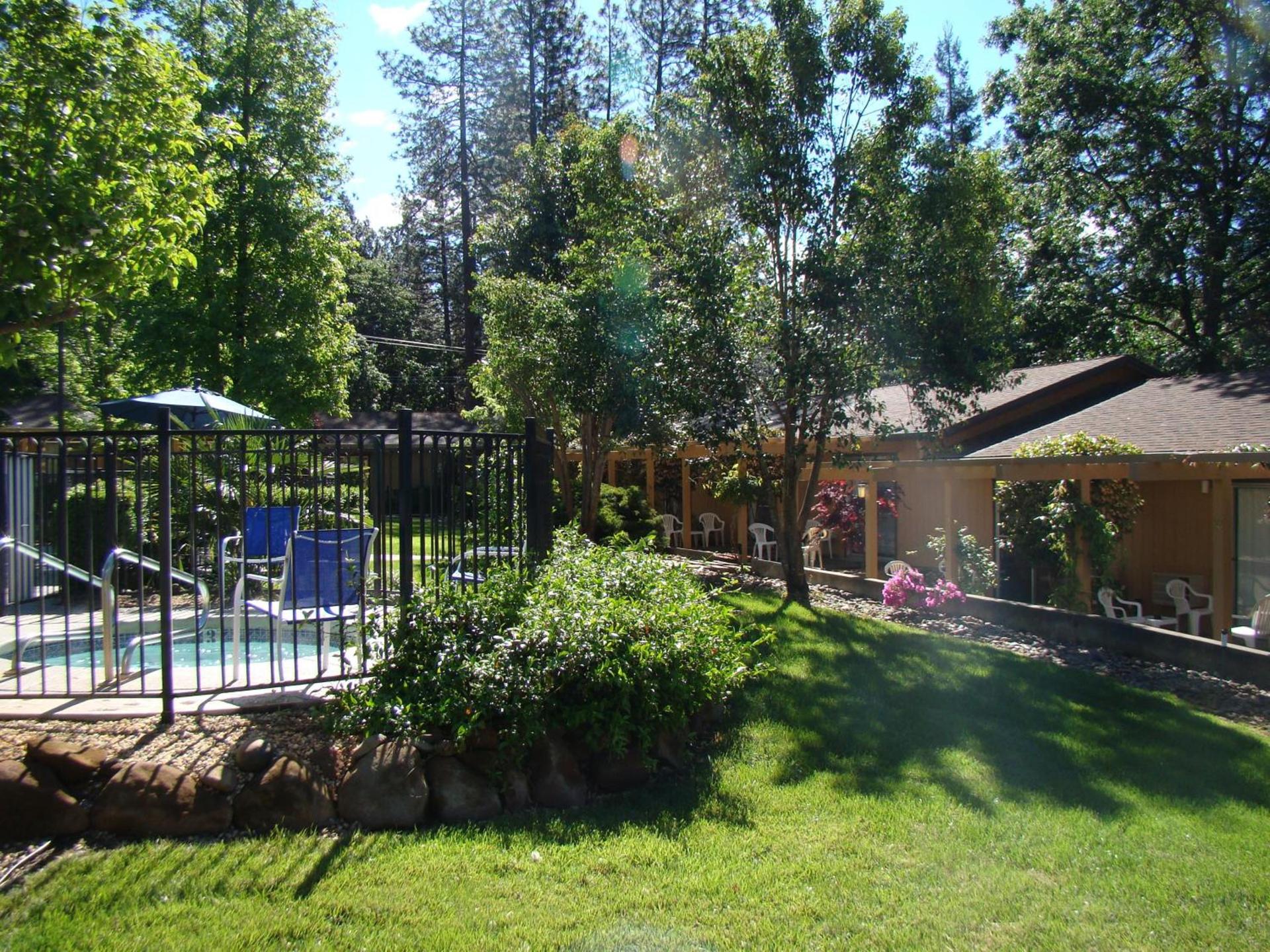 Ponderosa Gardens Motel photo 11