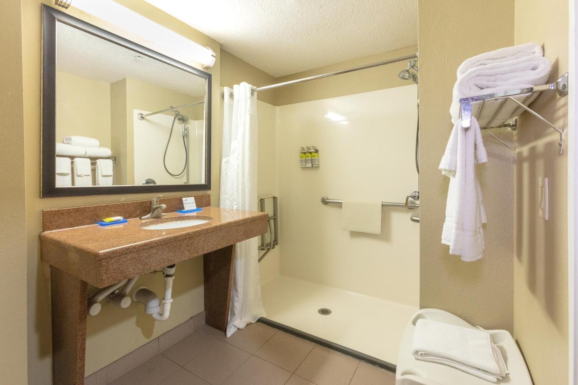 Holiday Inn Express Hotel & Suites Jacksonville Airport by IHG photo 25