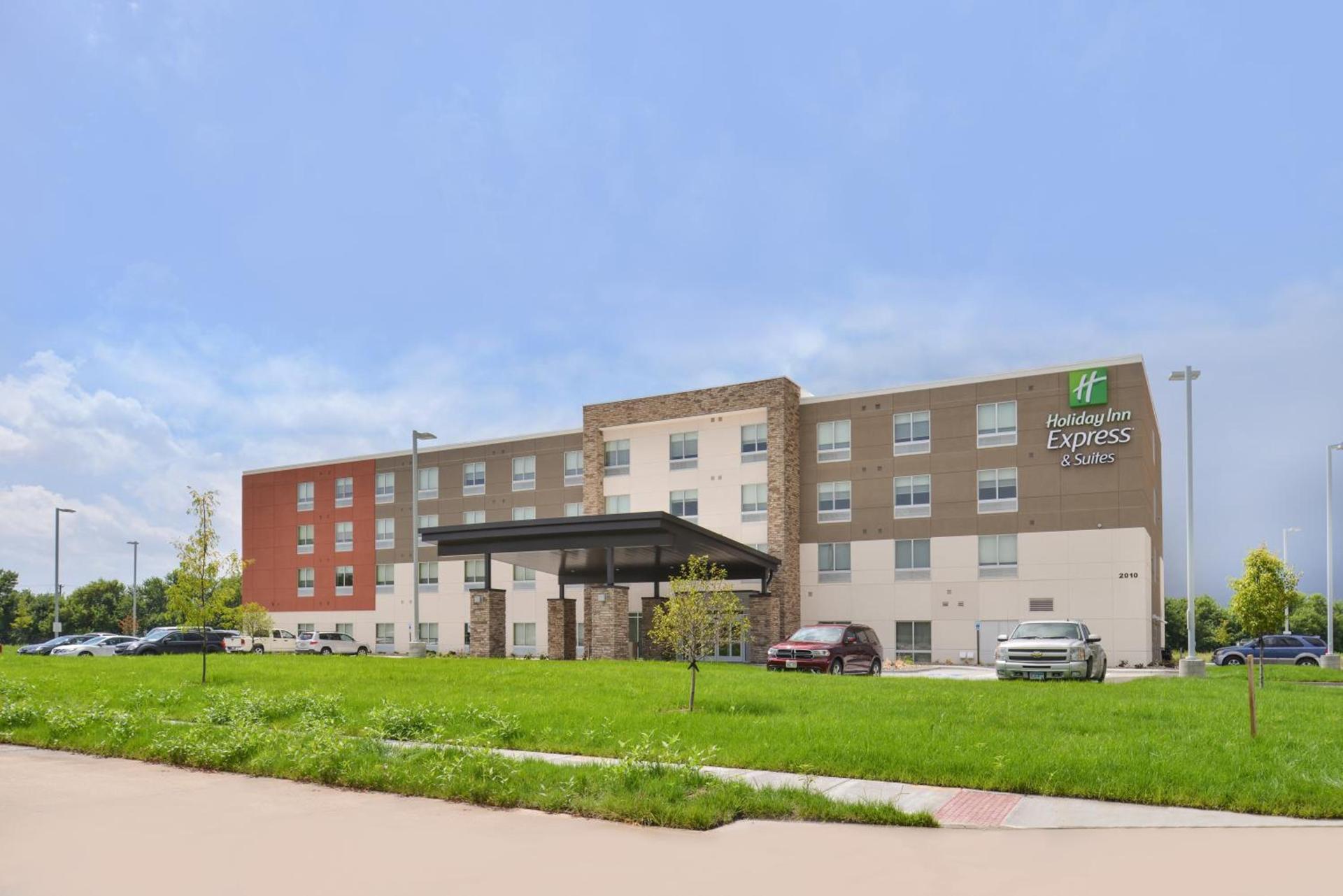 Holiday Inn Express & Suites Omaha Airport by IHG — hotel in Carter Lake