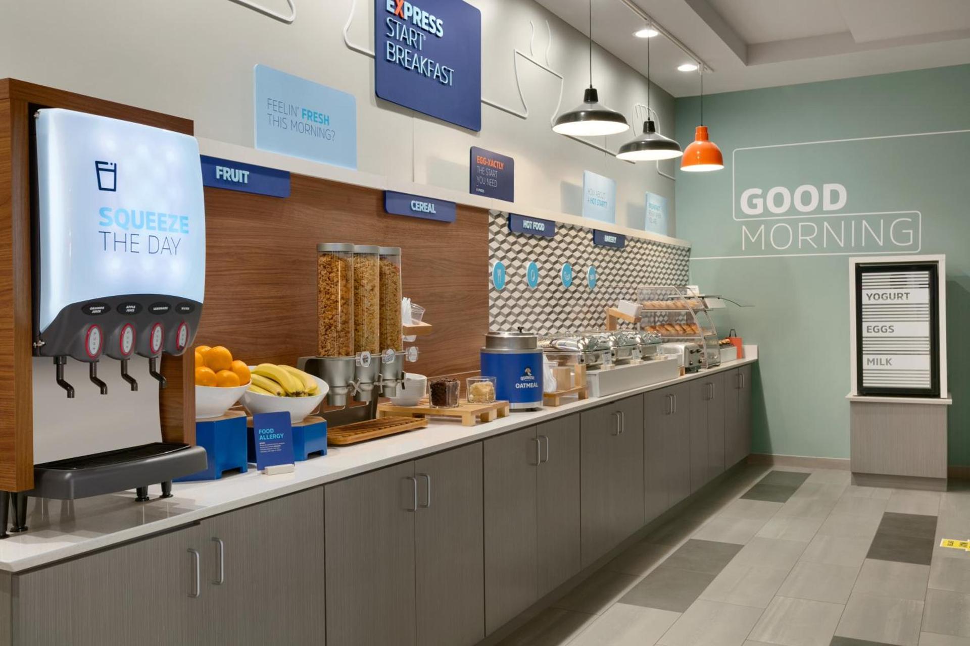 Holiday Inn Express Hotel & Suites Norfolk Airport by IHG photo 45