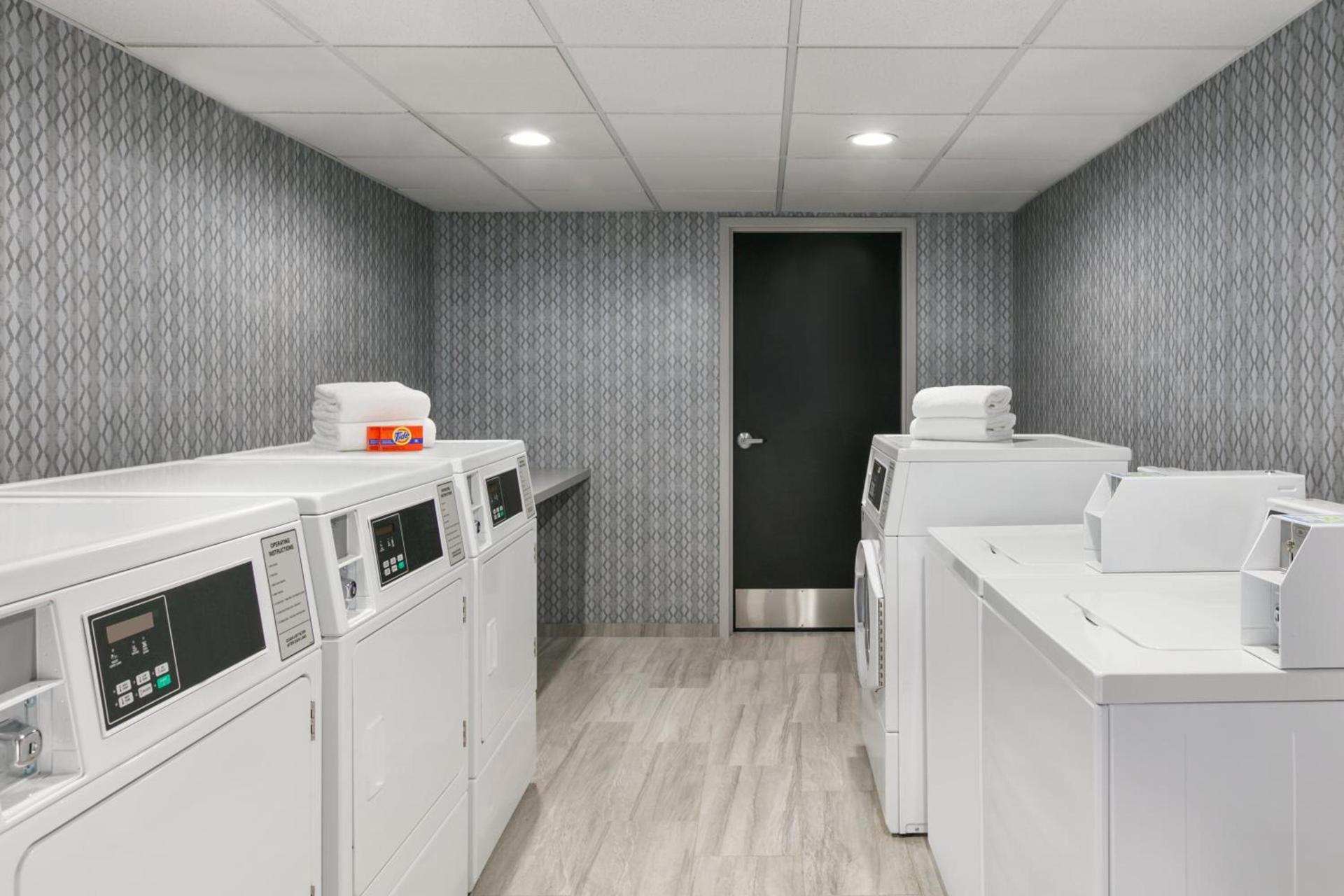 Holiday Inn Express Hotel & Suites Norfolk Airport by IHG photo 46