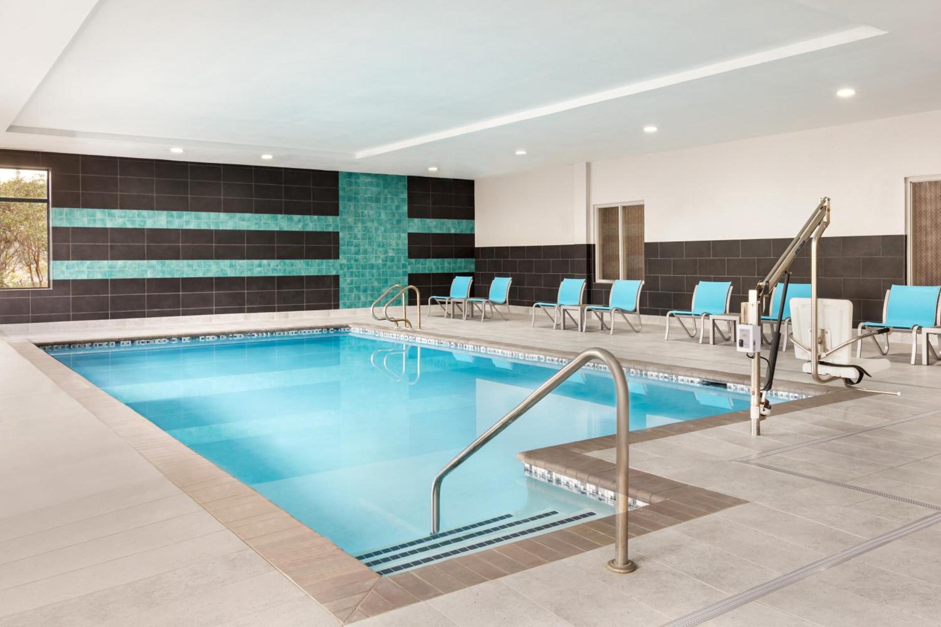Holiday Inn Express Hotel & Suites Norfolk Airport by IHG photo 67