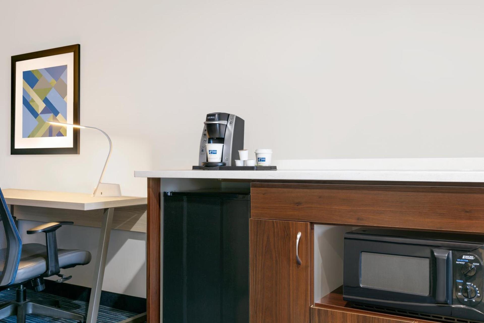 Holiday Inn Express Hotel & Suites Norfolk Airport by IHG photo 55