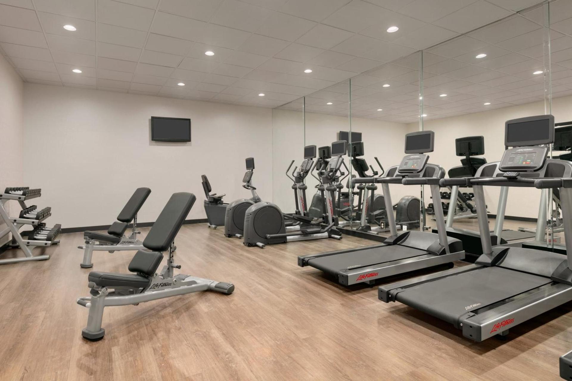 Holiday Inn Express Hotel & Suites Norfolk Airport by IHG photo 51