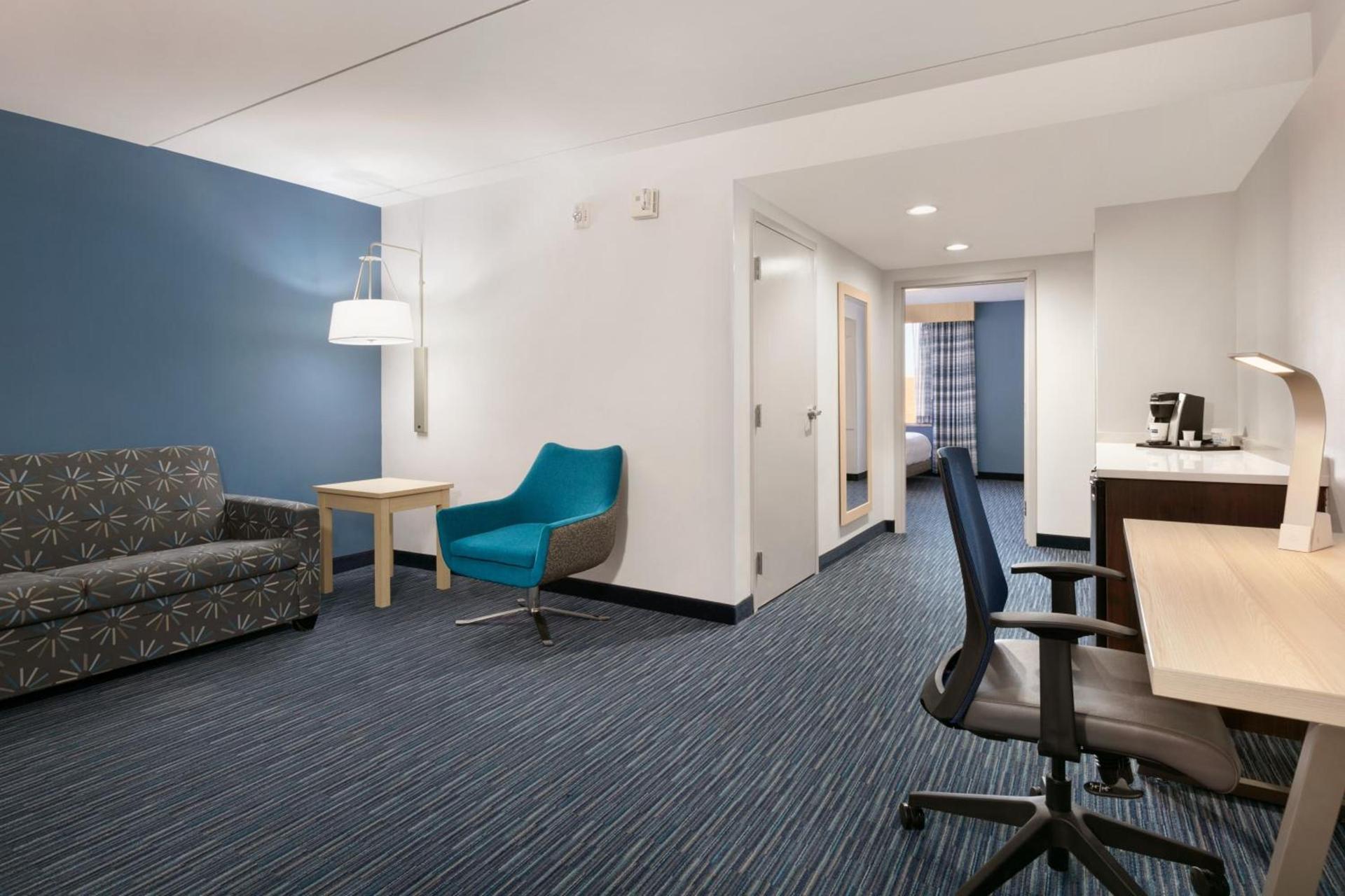 Holiday Inn Express Hotel & Suites Norfolk Airport by IHG photo 56