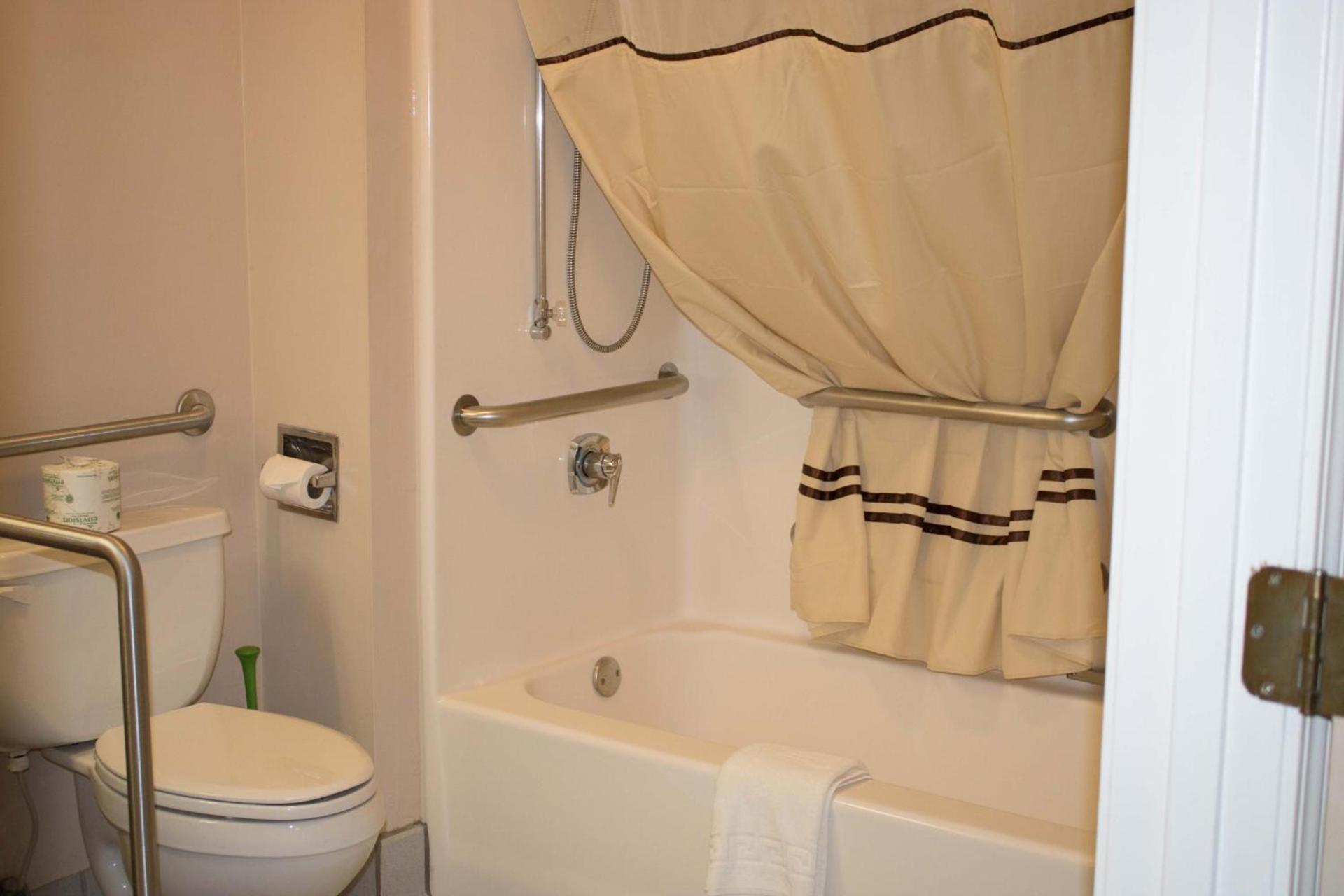 Americas Best Value Inn - Rome photo 17