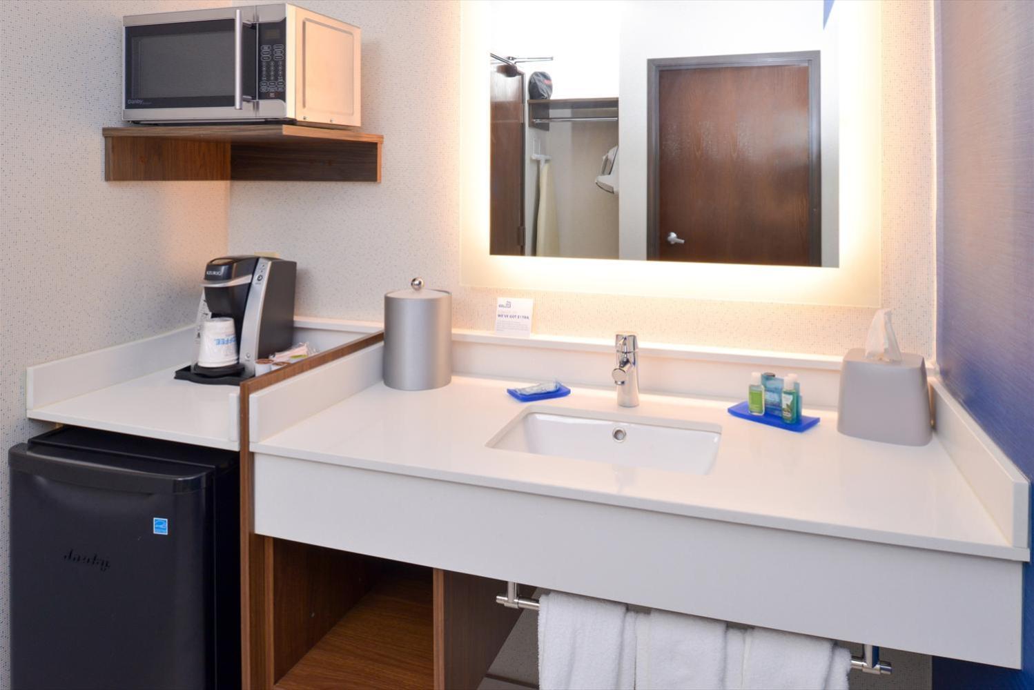 Holiday Inn Express Wixom by IHG photo 14