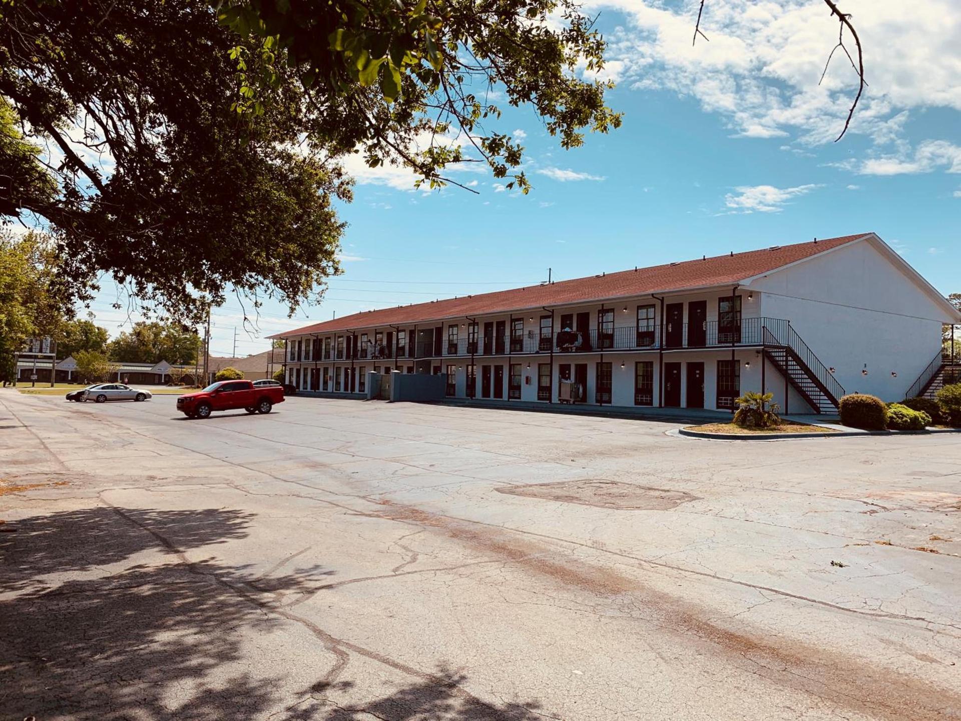 Econo Lodge Crystal Coast photo 16
