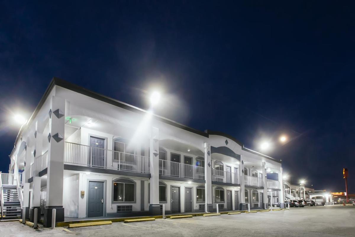 Space City Inn photo 9