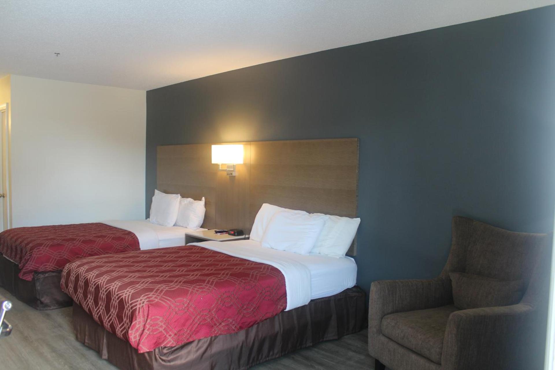 Econo Lodge Crystal Coast photo 7
