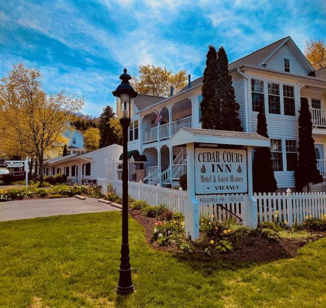 Cedar Court Inn — hotel in Fish Creek